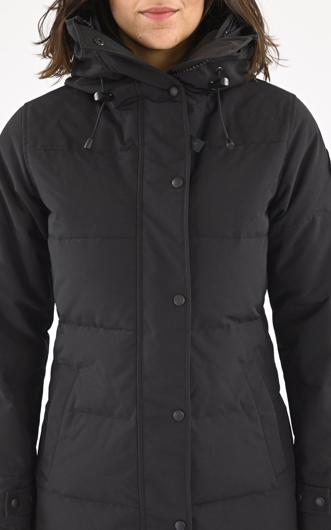 A "SHELBURNE 3802LB" Noir Canada Goose 3/4 Doudoune Femme closed photo