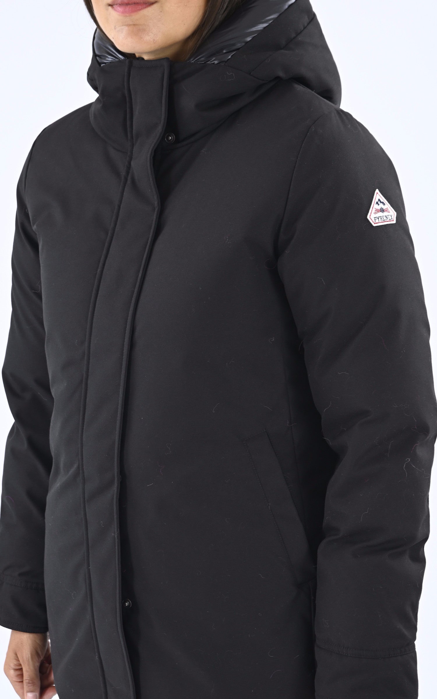 A "CHARLOTTE PARKA" Noir Pyrenex 3/4 Doudoune Femme details photo 5