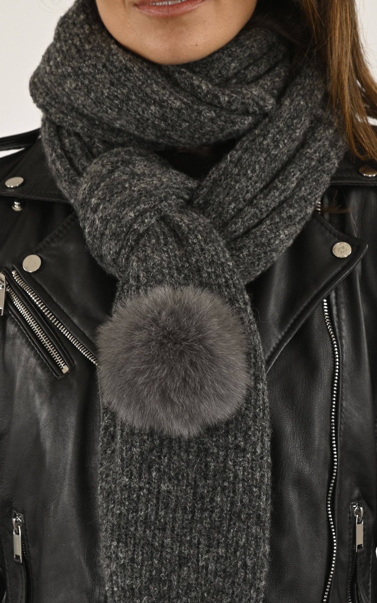 A "428/16" Gris Lea Clement Echarpe Femme details photo