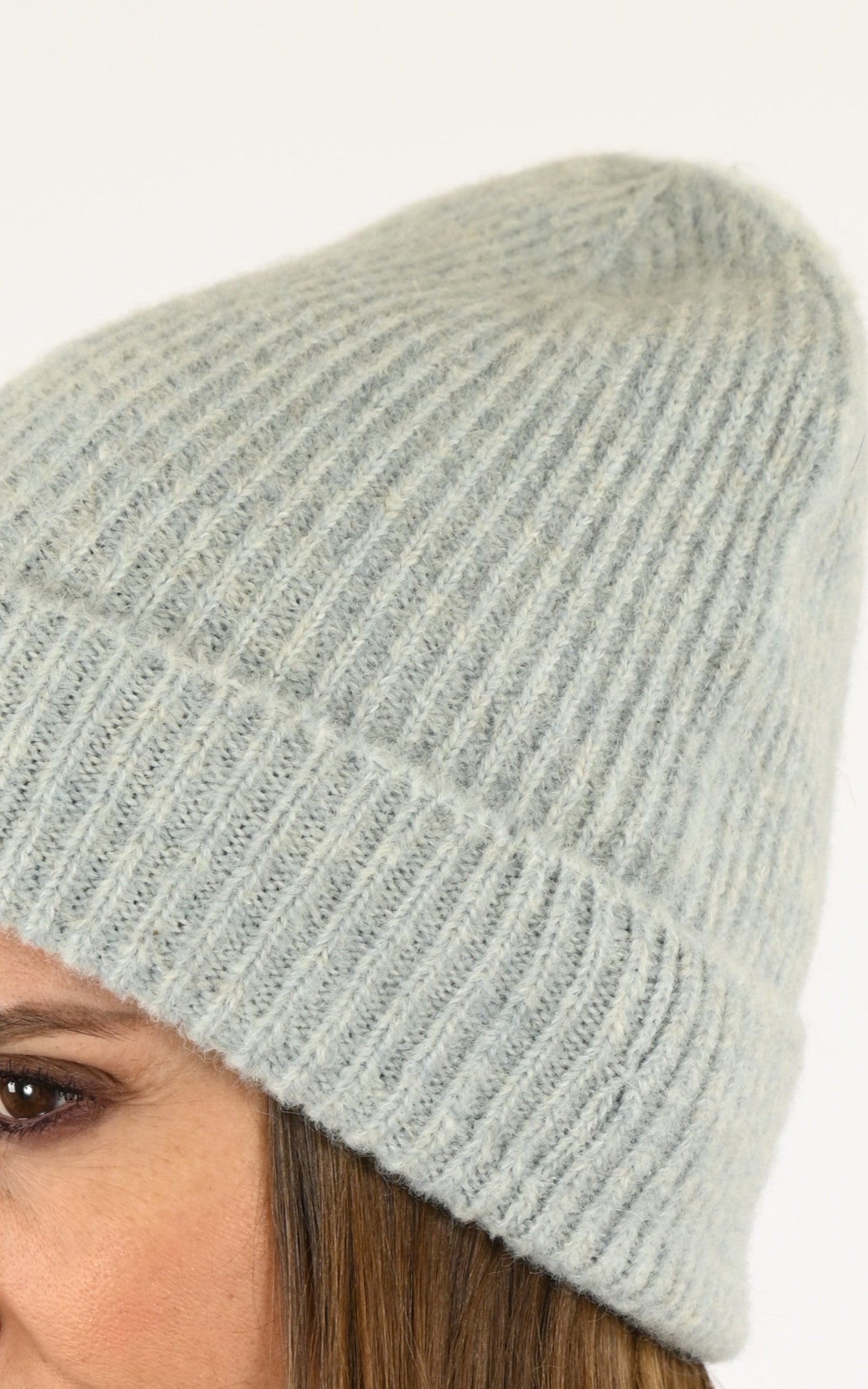 A "428/145" Bleu Lea Clement Bonnet Femme details photo