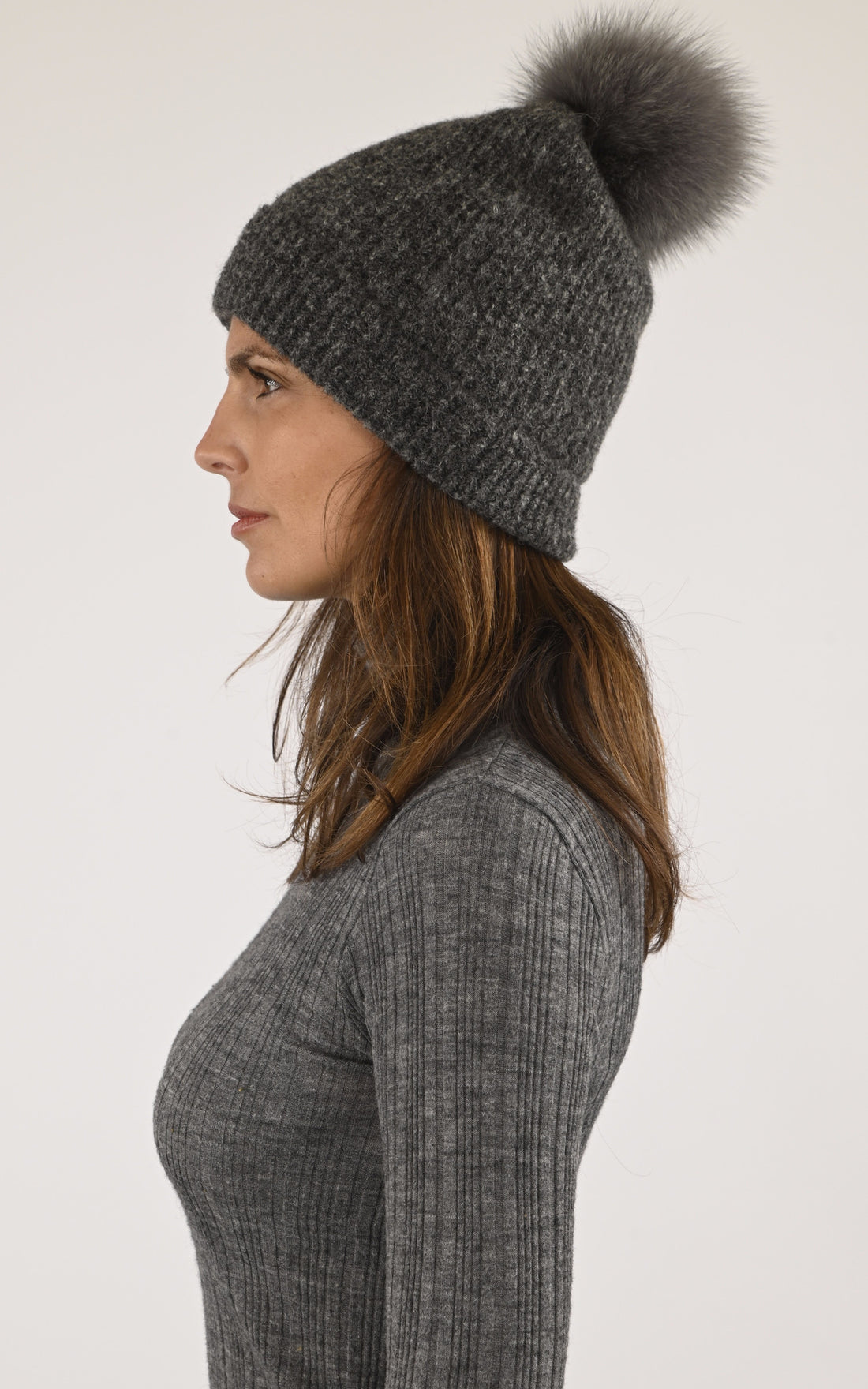 A "428/14" Gris Lea Clement Bonnet Femme opened photo