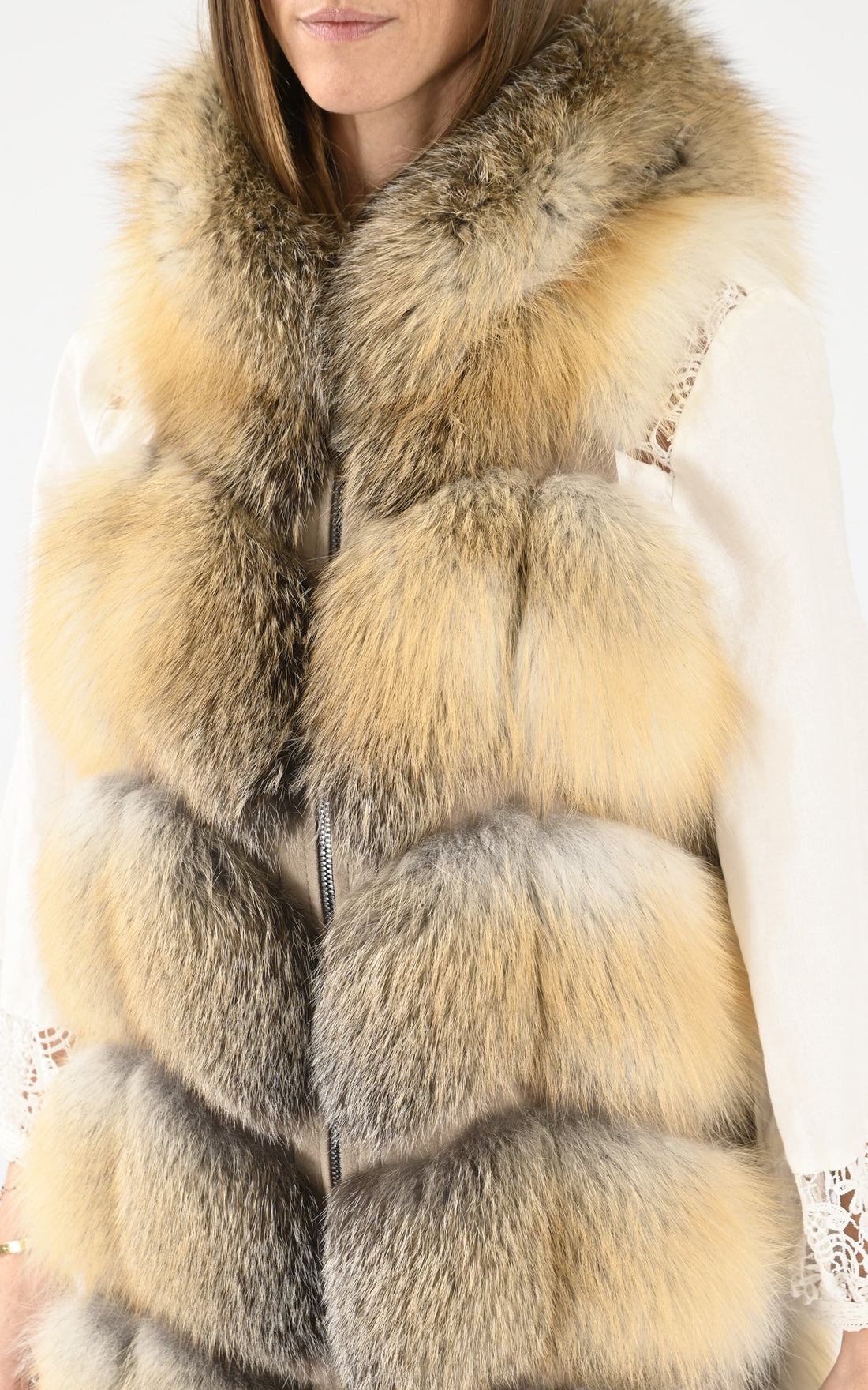 A "1619 86 CM" Beige Manakas Gilet Femme opened photo