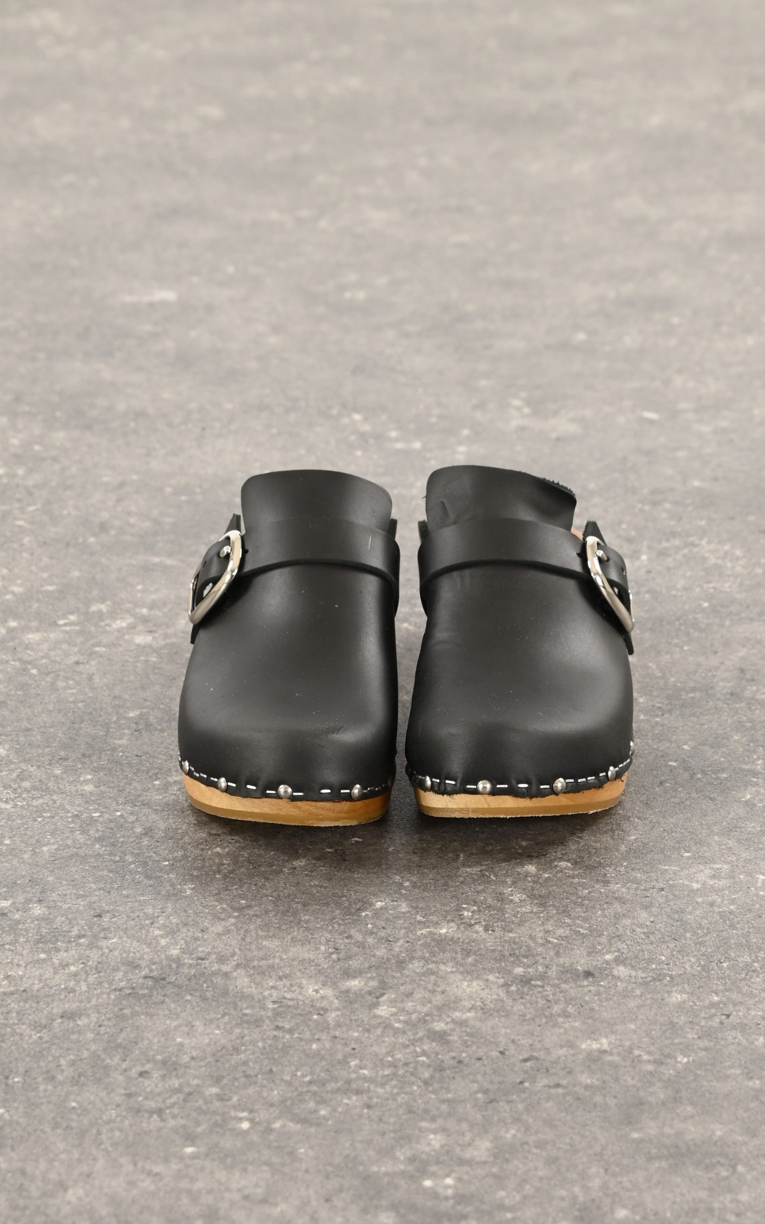 A "CONSTANCE" Noir Hoof sabots Femme details photo