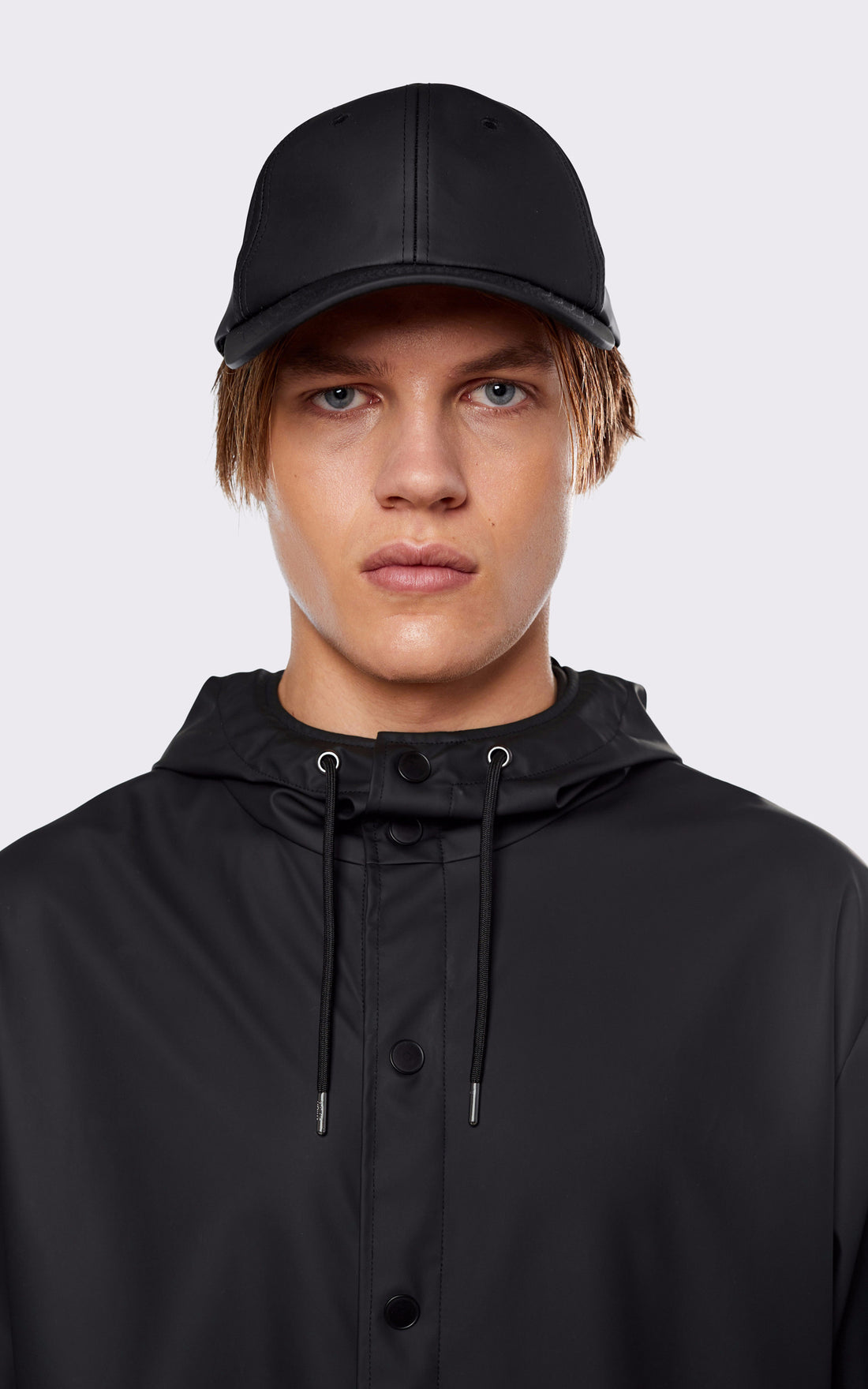 A "13600 CASQUETTE" Noir Rains Casquette Mixte opened photo