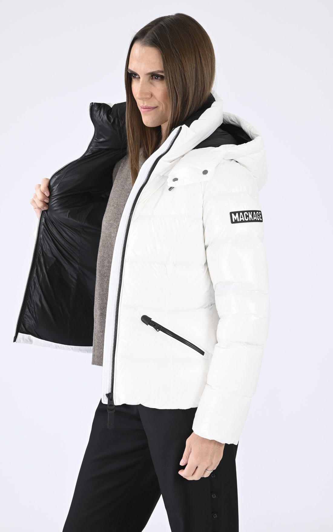 A "MADALYNE-V" Blanc Mackage Ves Doudoune Femme opened photo