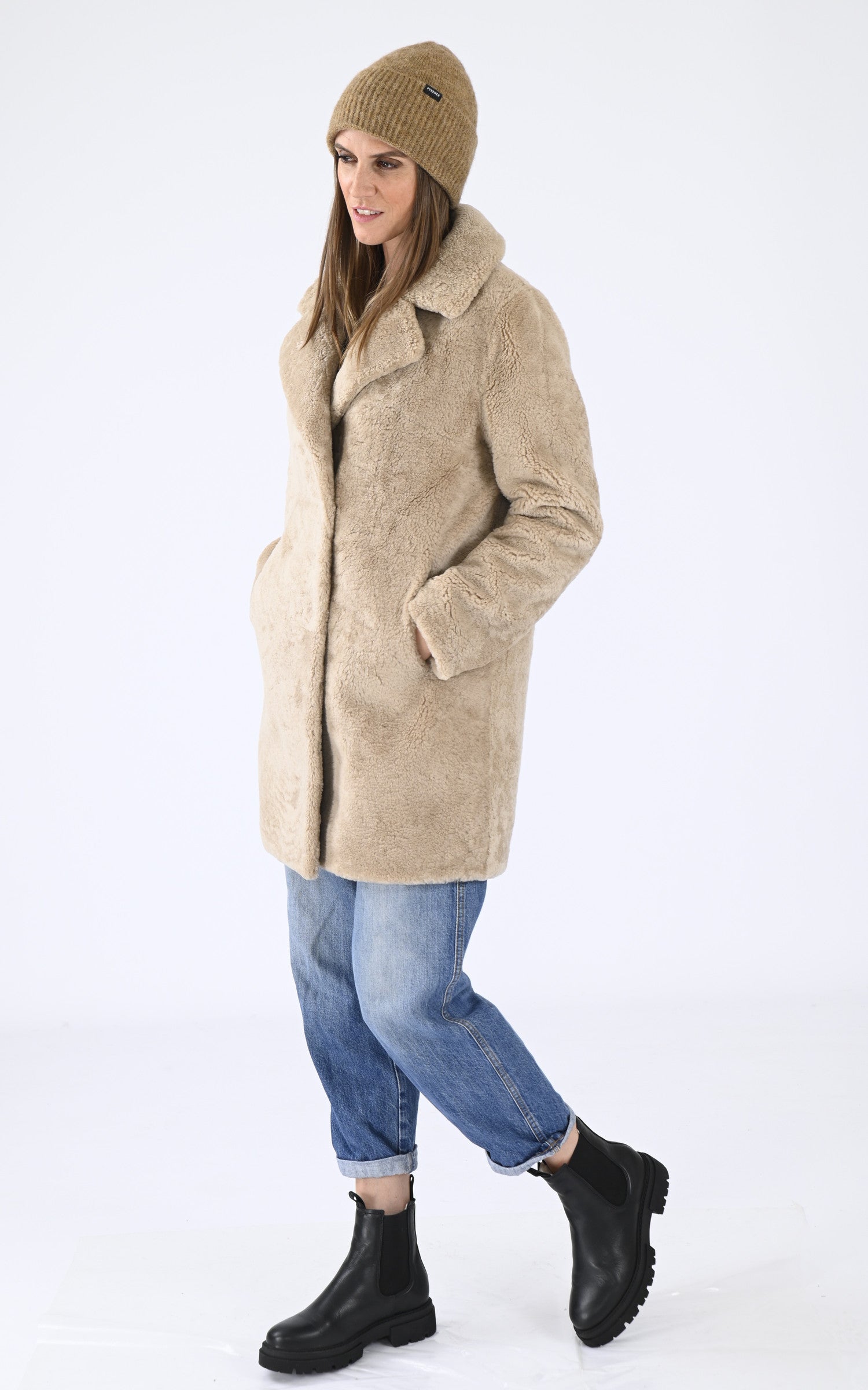 A "HAPRIL" Camel Levinsky 3/4 Femme closed photo