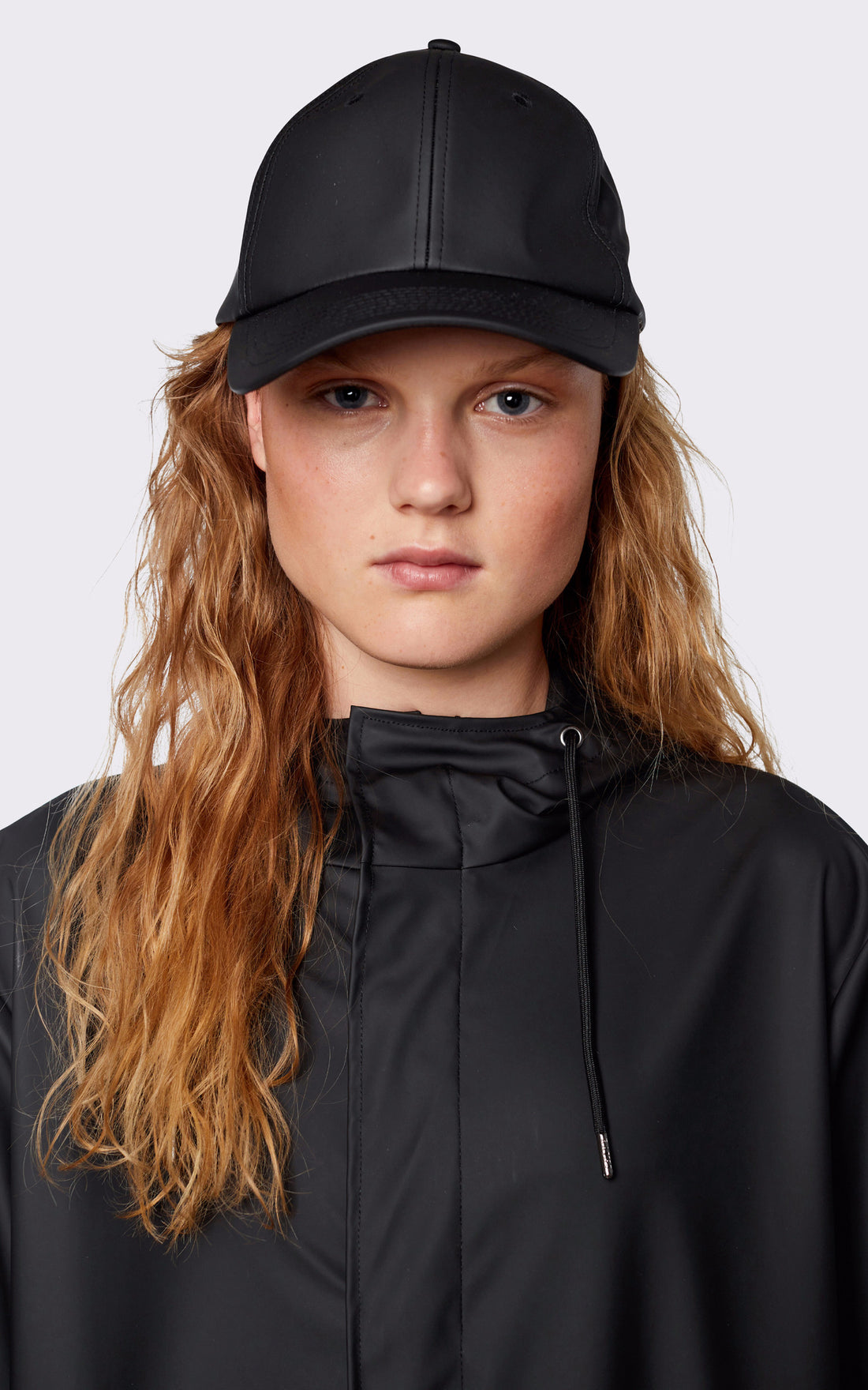 A "13600 CASQUETTE" Noir Rains Casquette Mixte opened photo