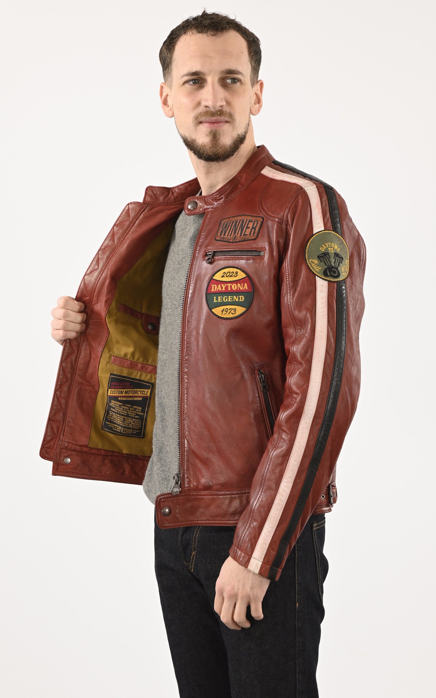 A "WARTBURG 102832" Rouge Daytona 73 Blouson Homme interior photo