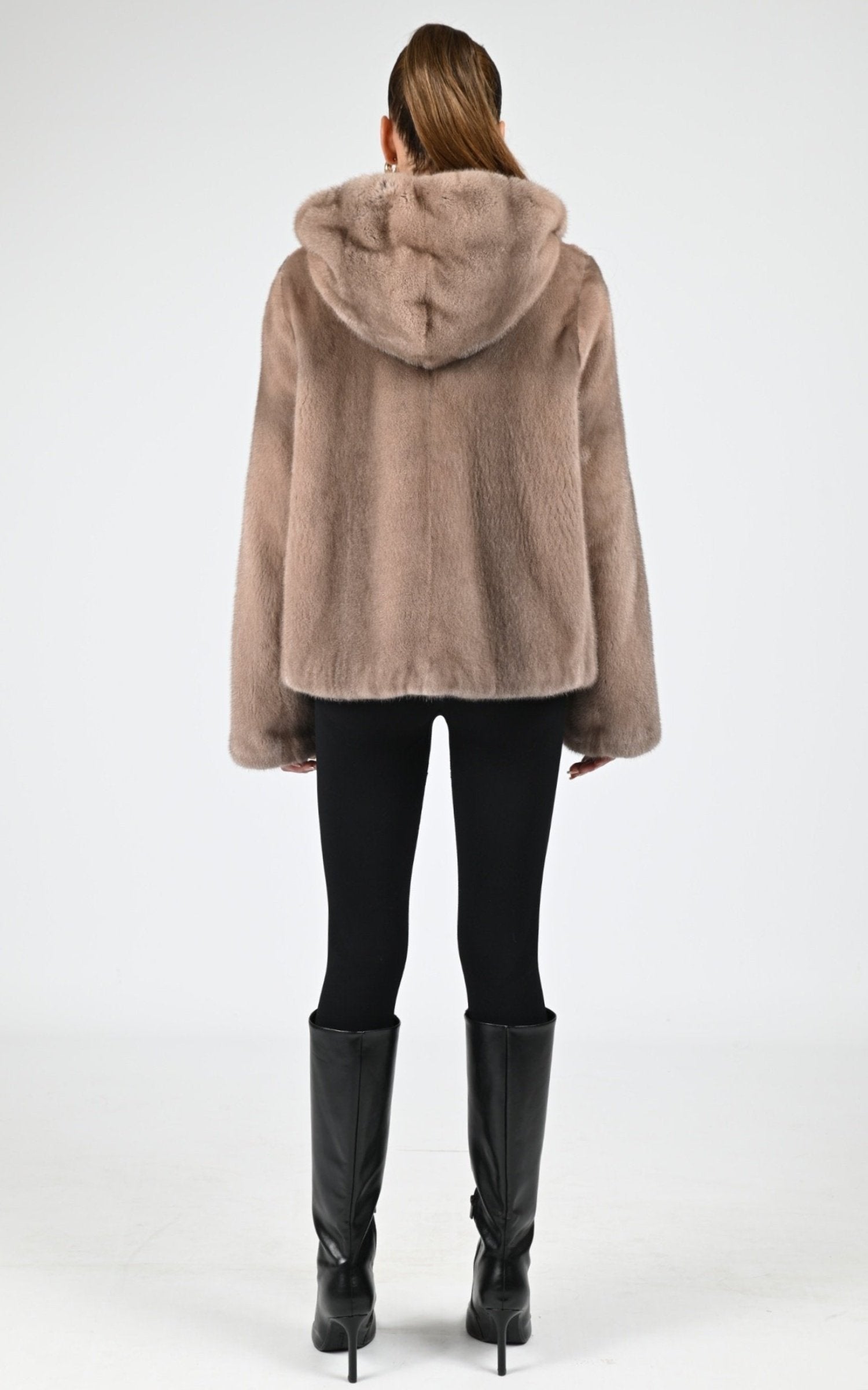 Veste Fourrure Femme Simmagini, modèle 2112 f de couleur dyed marzipan