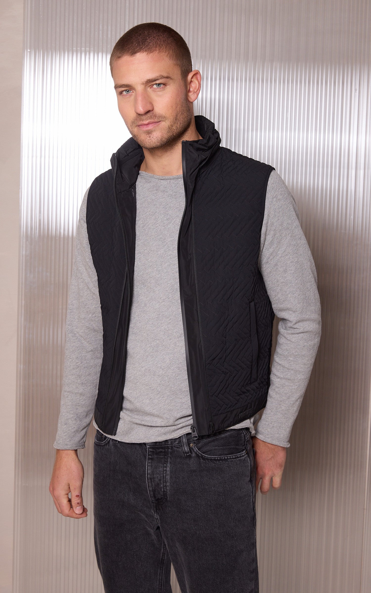 A "BARRETT" Noir Mackage Blouson Homme open photo