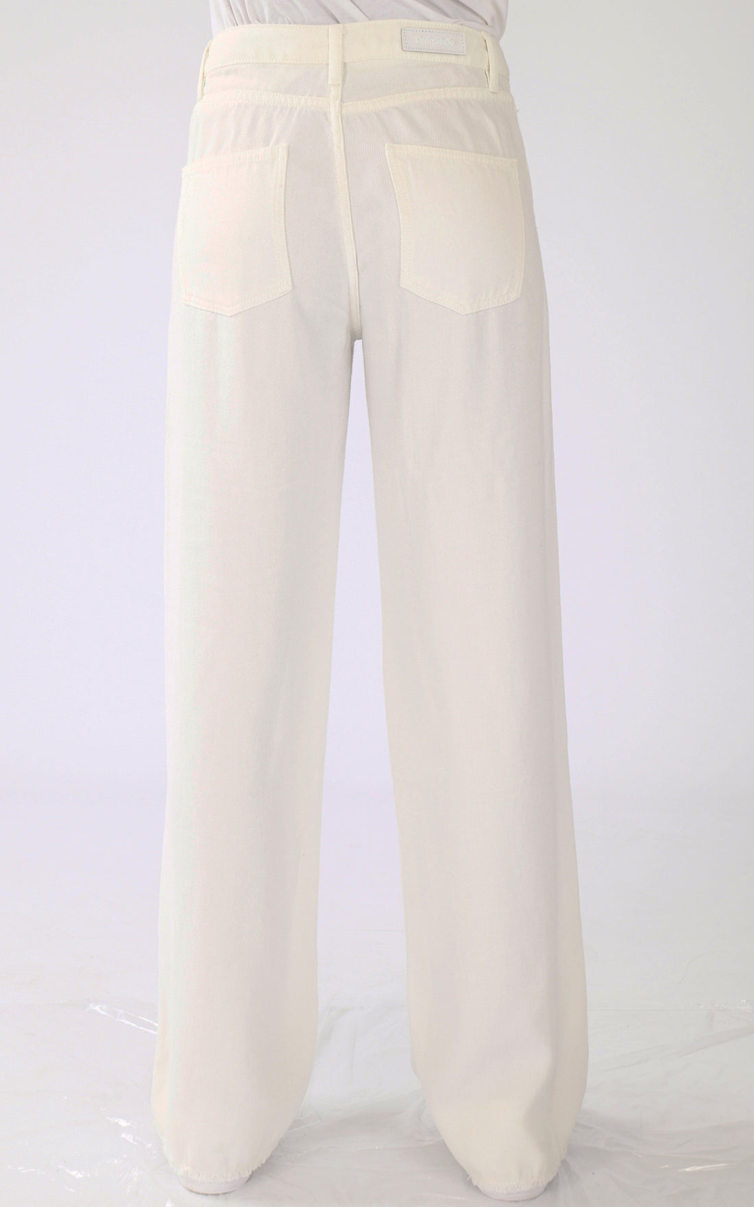A "JUDE" Ecru Denim Studio Pantalon Femme opened photo