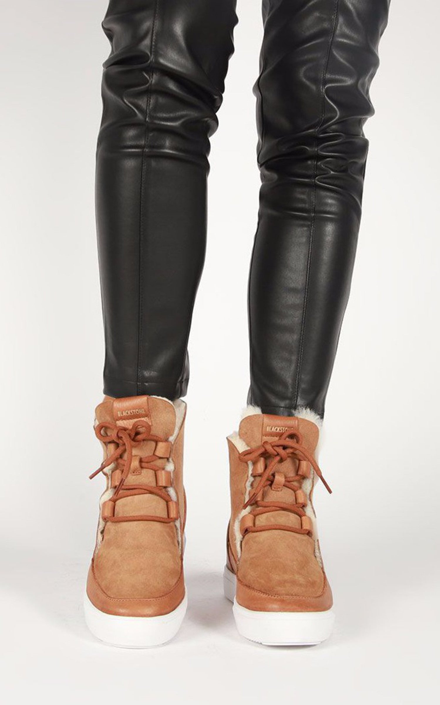 A "YL56 KALLIK" Camel Blackstone Boots Femme closed photo