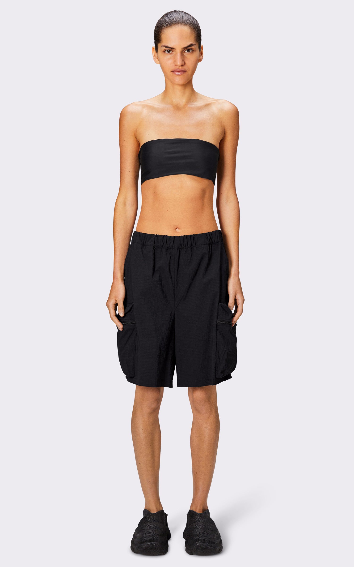 A "19310 MOMAR" Noir Rains Short Mixte closed photo