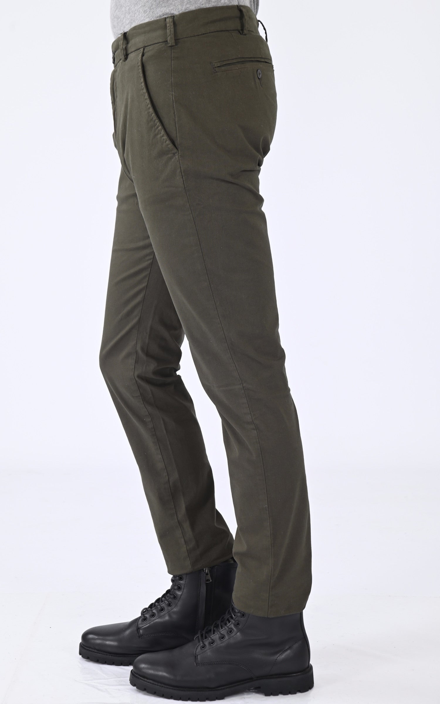 A "TRJO70" Kaki Schott Pantalon Homme interior photo