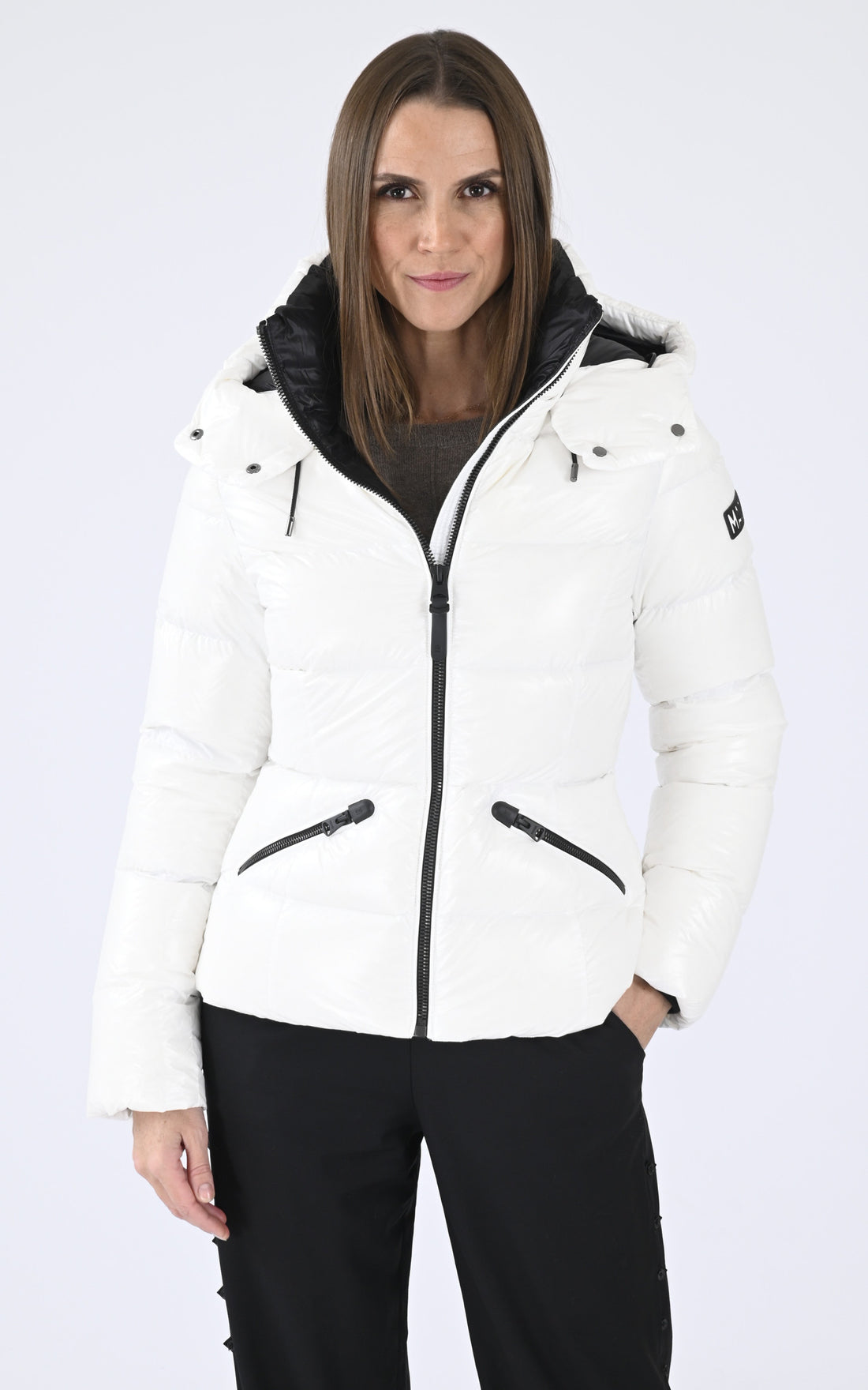 A "MADALYNE-V" Blanc Mackage Ves Doudoune Femme opened photo