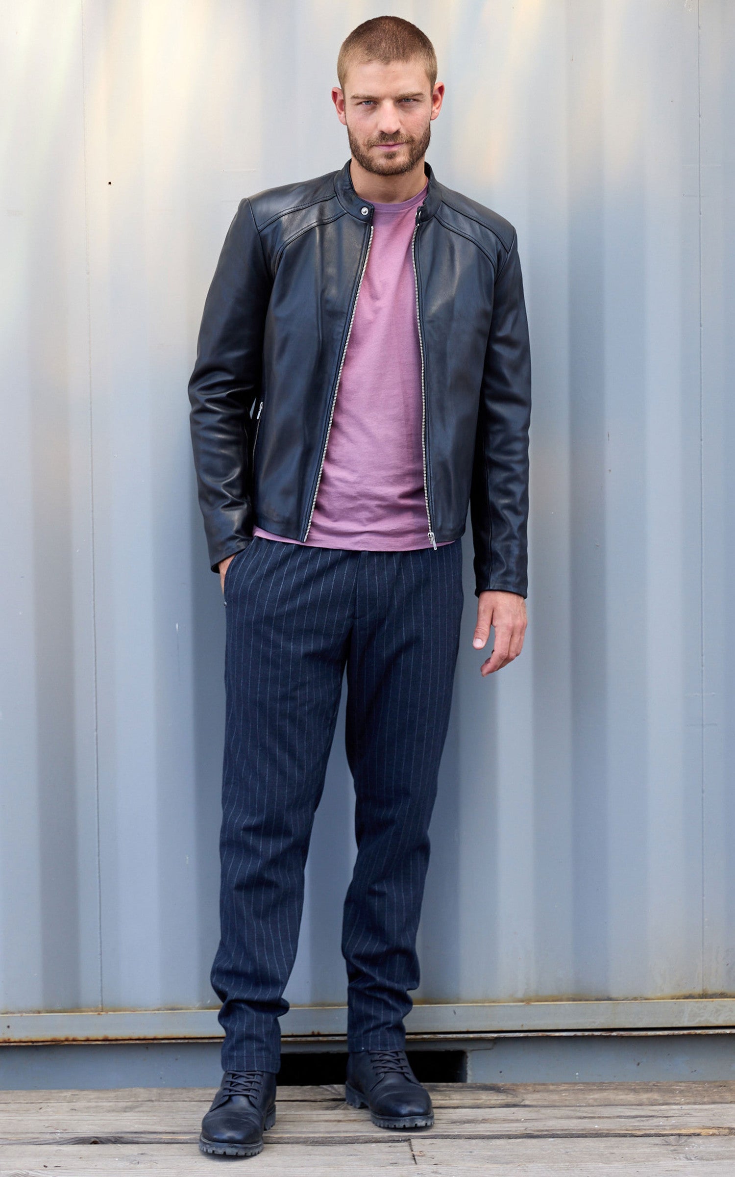 A "24WSU08 571" Gris Foncé Whitesand Pantalon Homme details photo