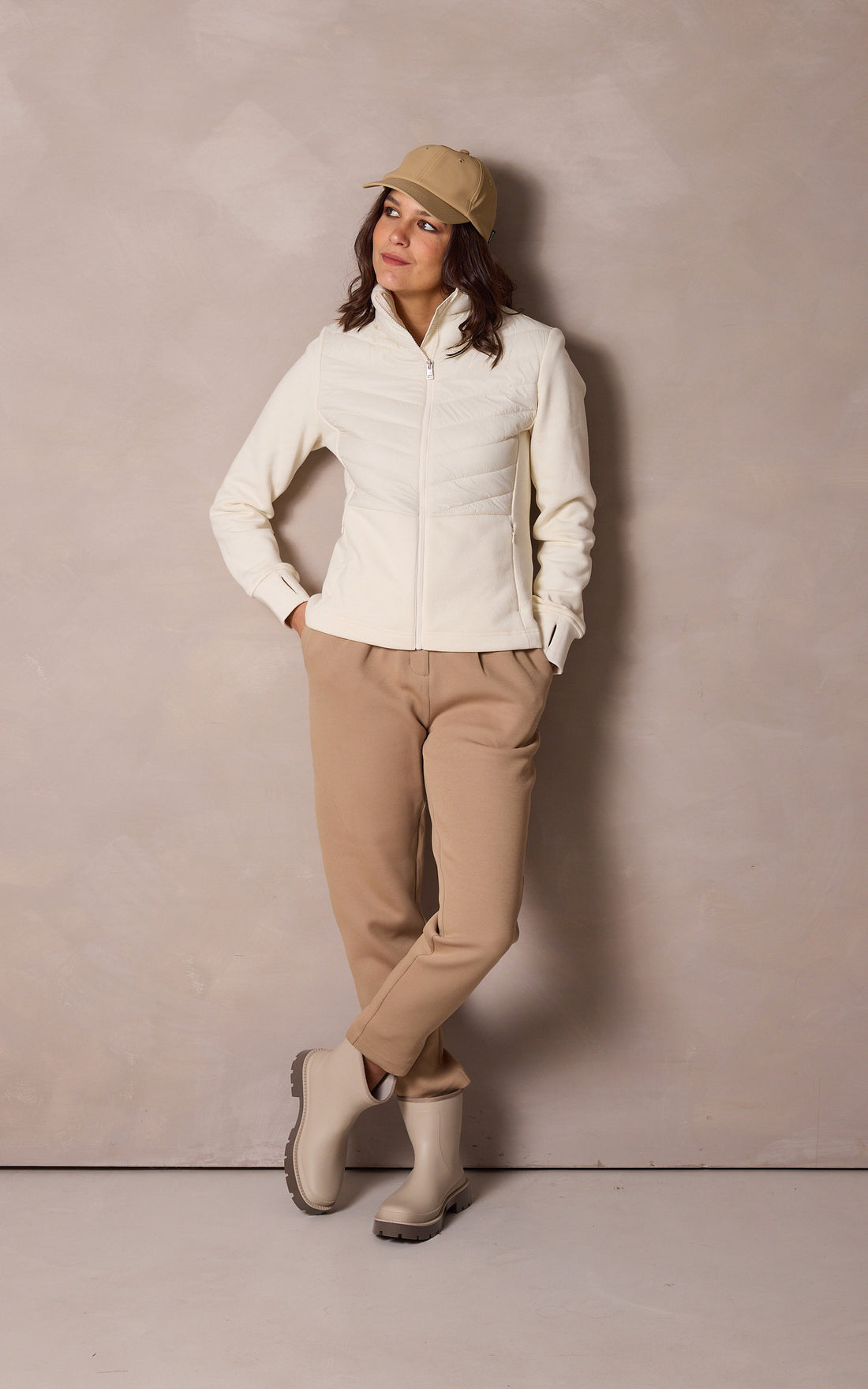 A "ANNICK-N" Crème Soia & Kyo Gilet Femme opened photo