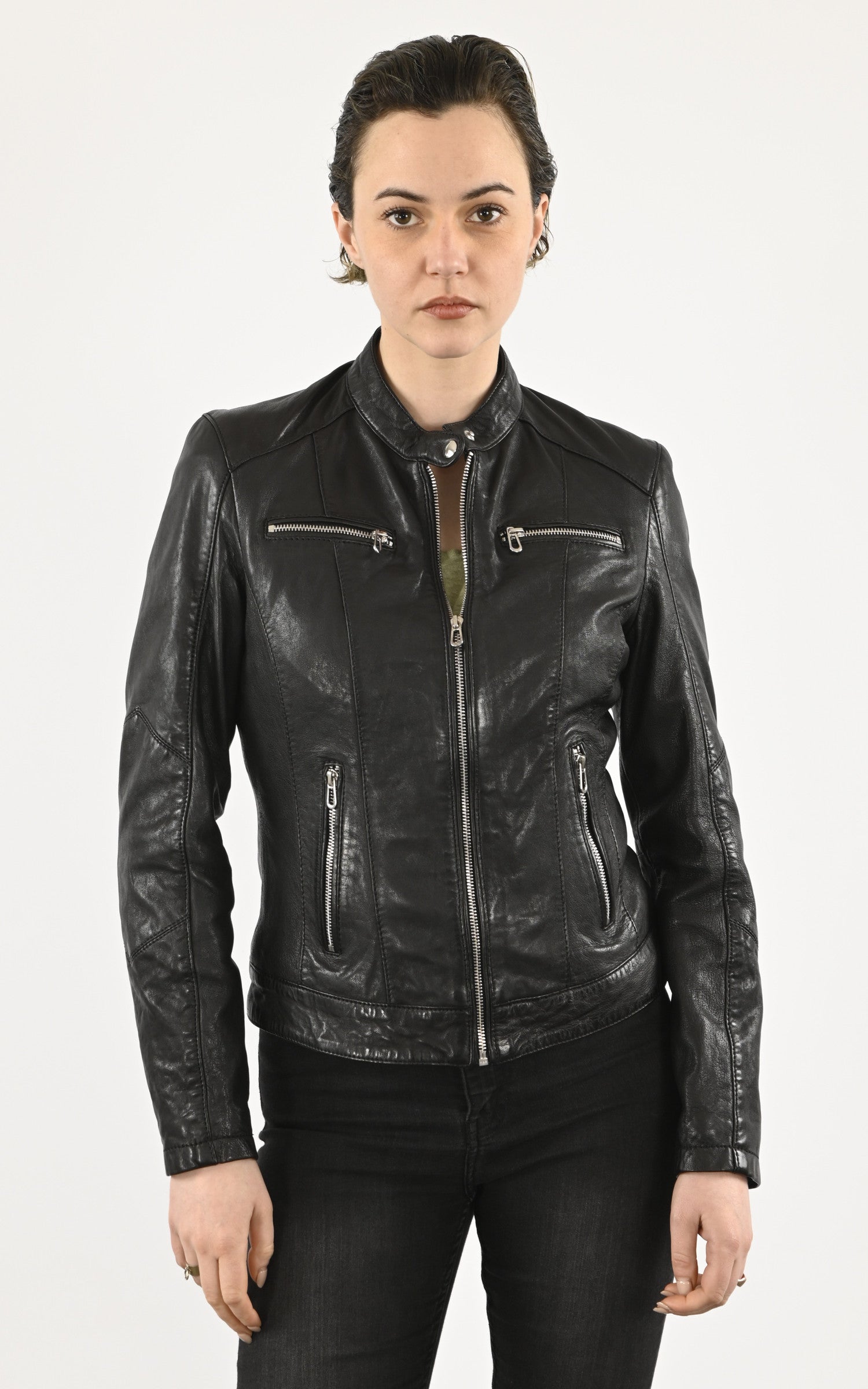A "JOLYA 102581" Black Rose Garden Blouson Femme closed photo