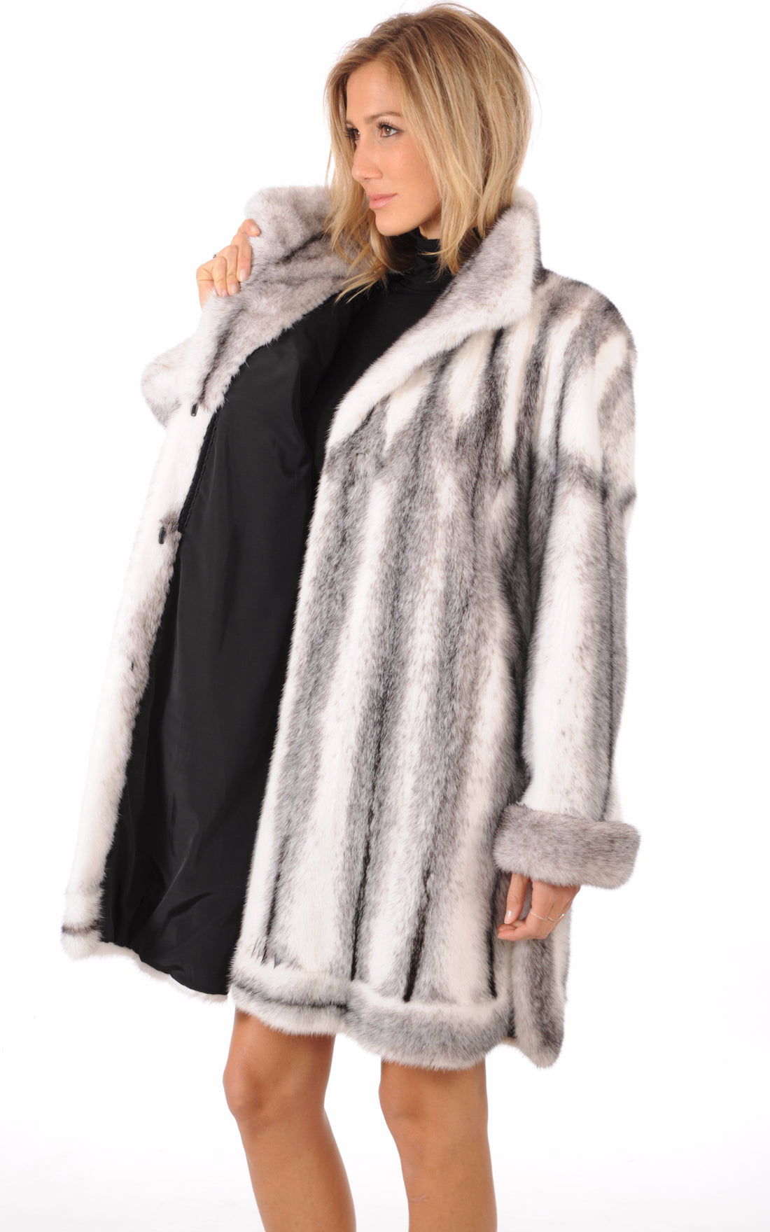 A "2004 F" Gris & Blanc Manakas 7/8 Femme opened photo