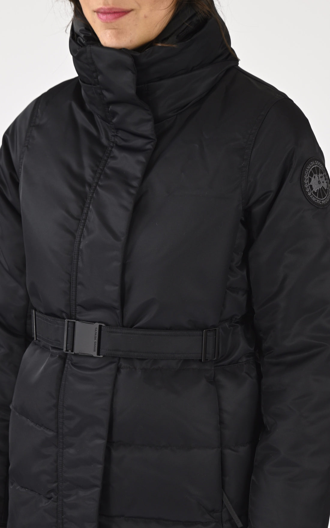 A "MACKENNA 3852WB" Noir Canada Goose Ves Doudoune Femme opened photo