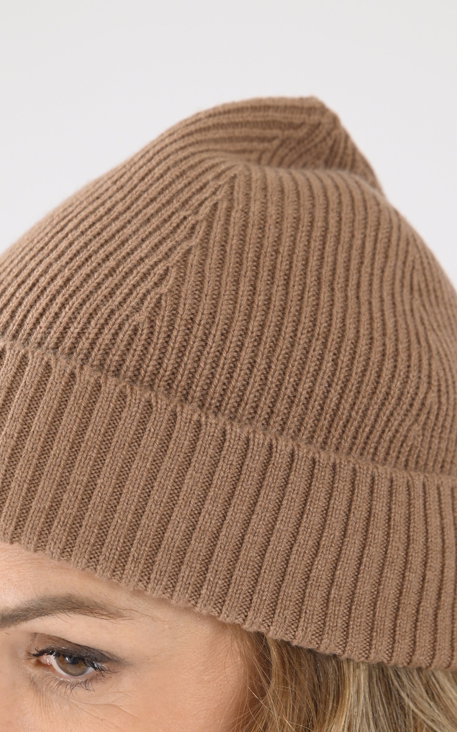 A "BART 64513" Café Oakwood Bonnet Femme interior photo 4