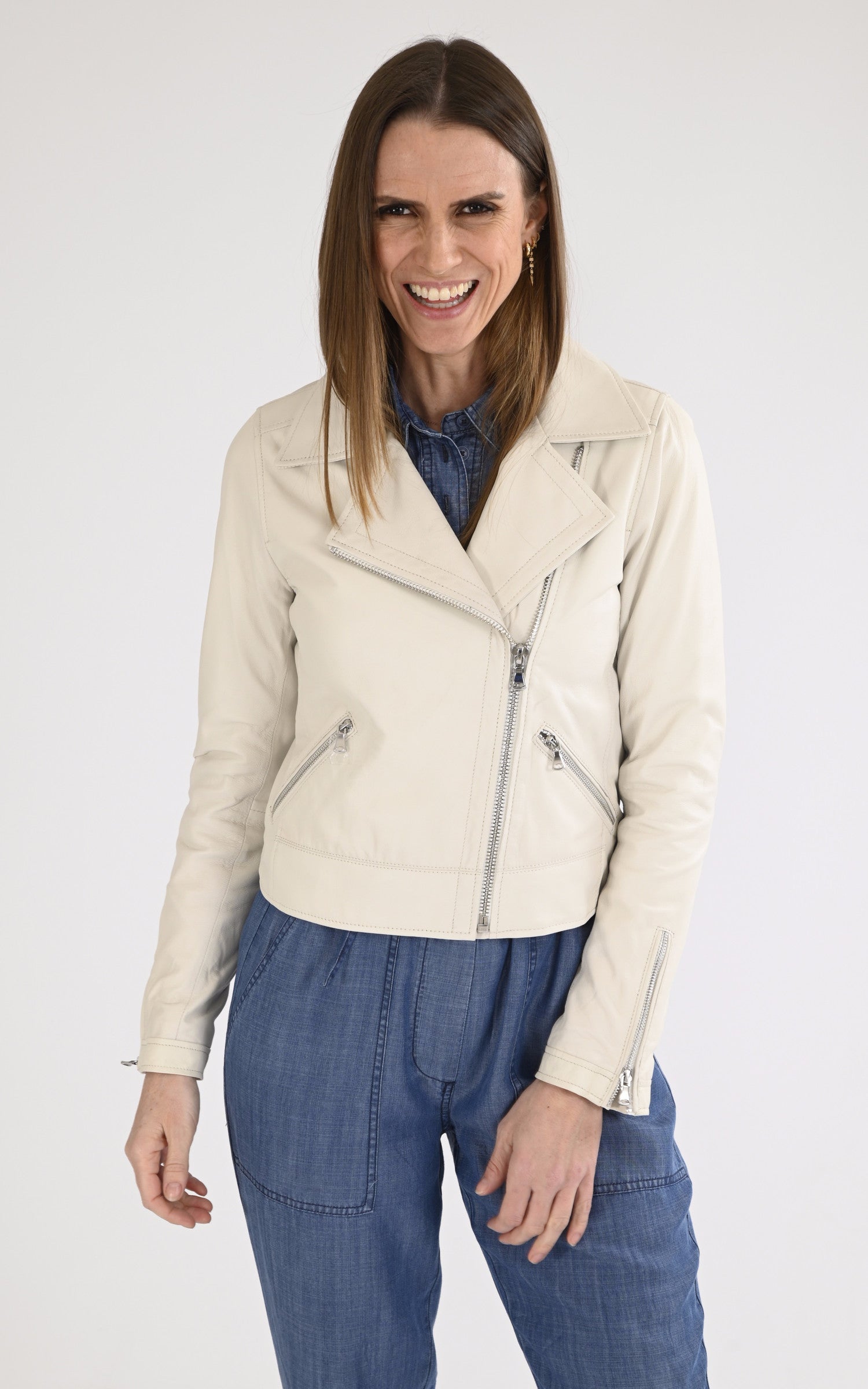 A "MAXINE 65048" Blanc Oakwood Perfecto Femme closed photo