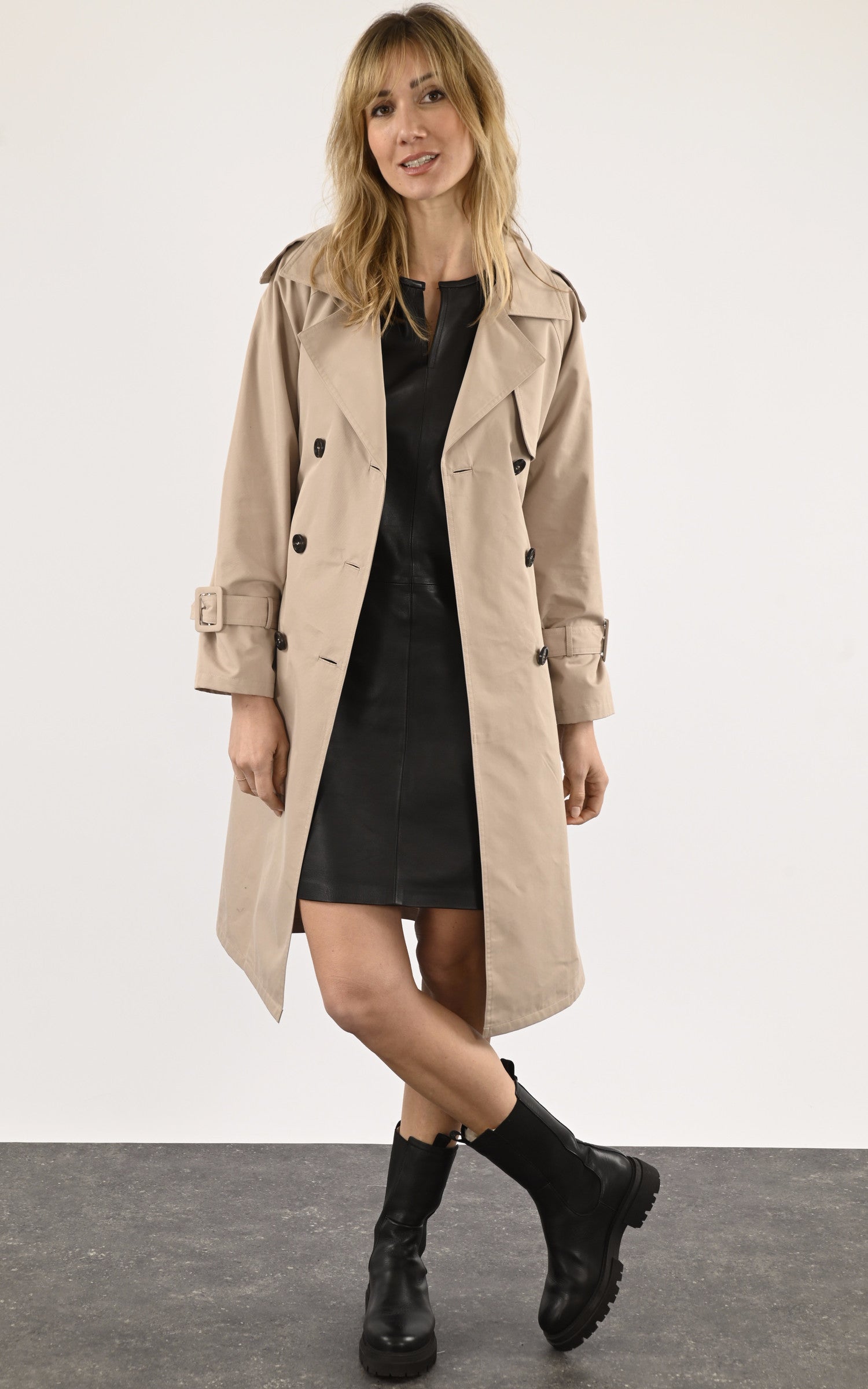 A "MULAN 64733" Mastic Oakwood Trench Femme closed photo
