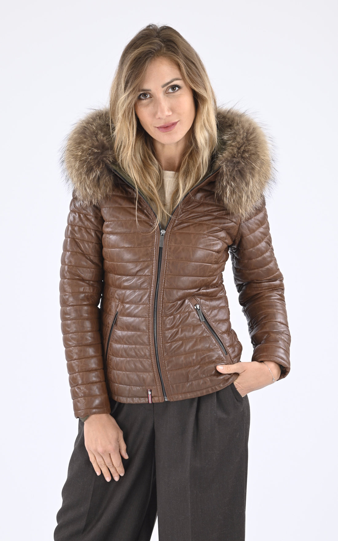 A "HAPPY 62666" Cognac Oakwood Bl Doudoune Femme opened photo