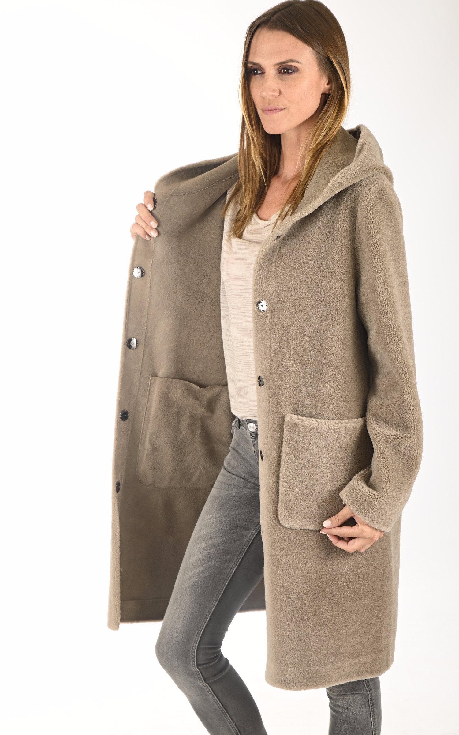 A "ANGELIQUE 63747" Taupe Oakwood 3/4 Femme interior photo