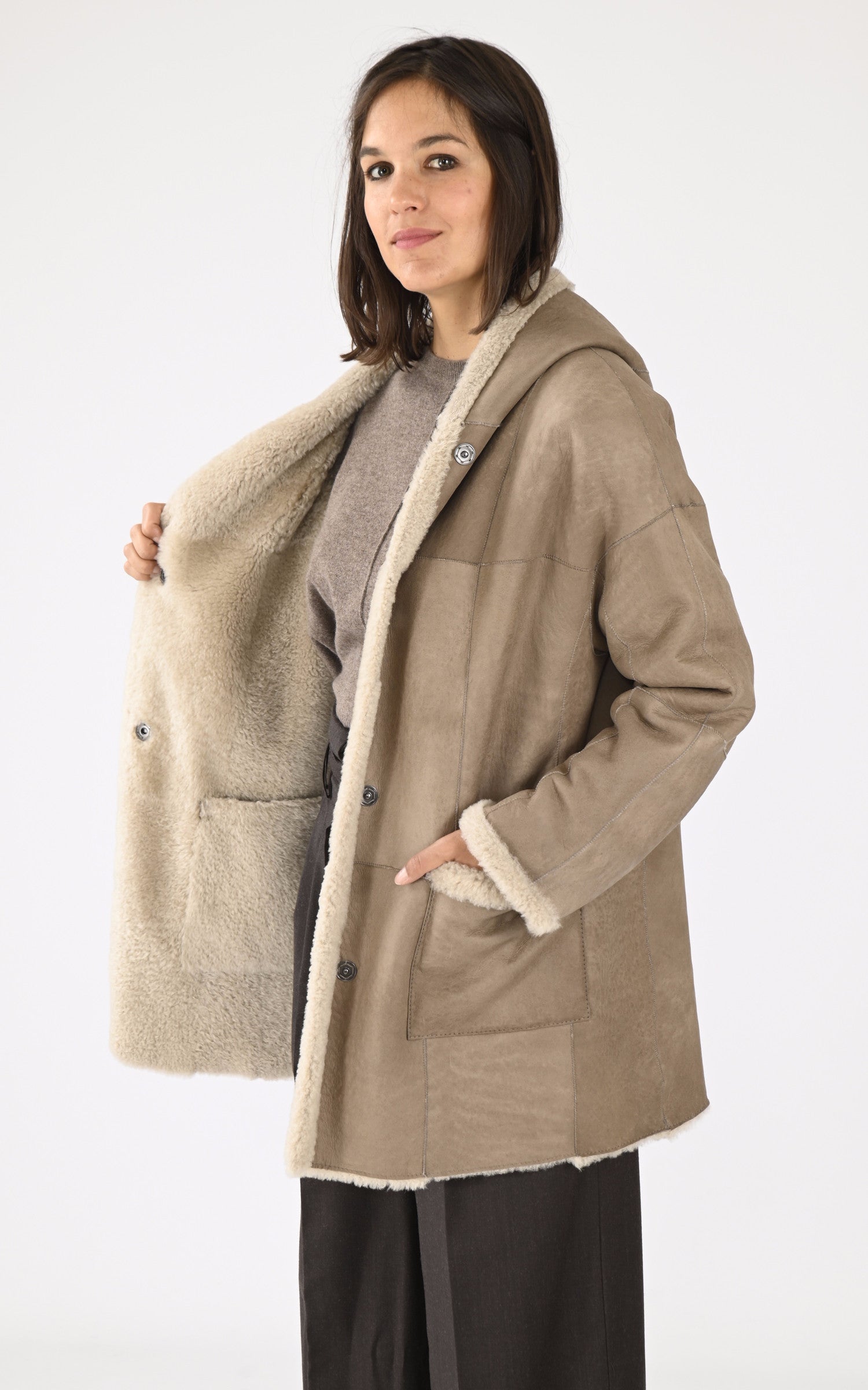A "PHOEBE" Taupe Christ 3/4 Femme interior photo