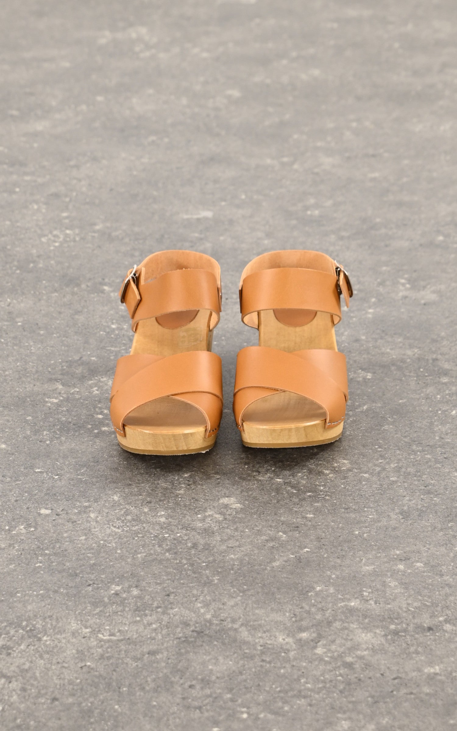 A "MIREILLE" Cognac Hoof sabots Femme details photo