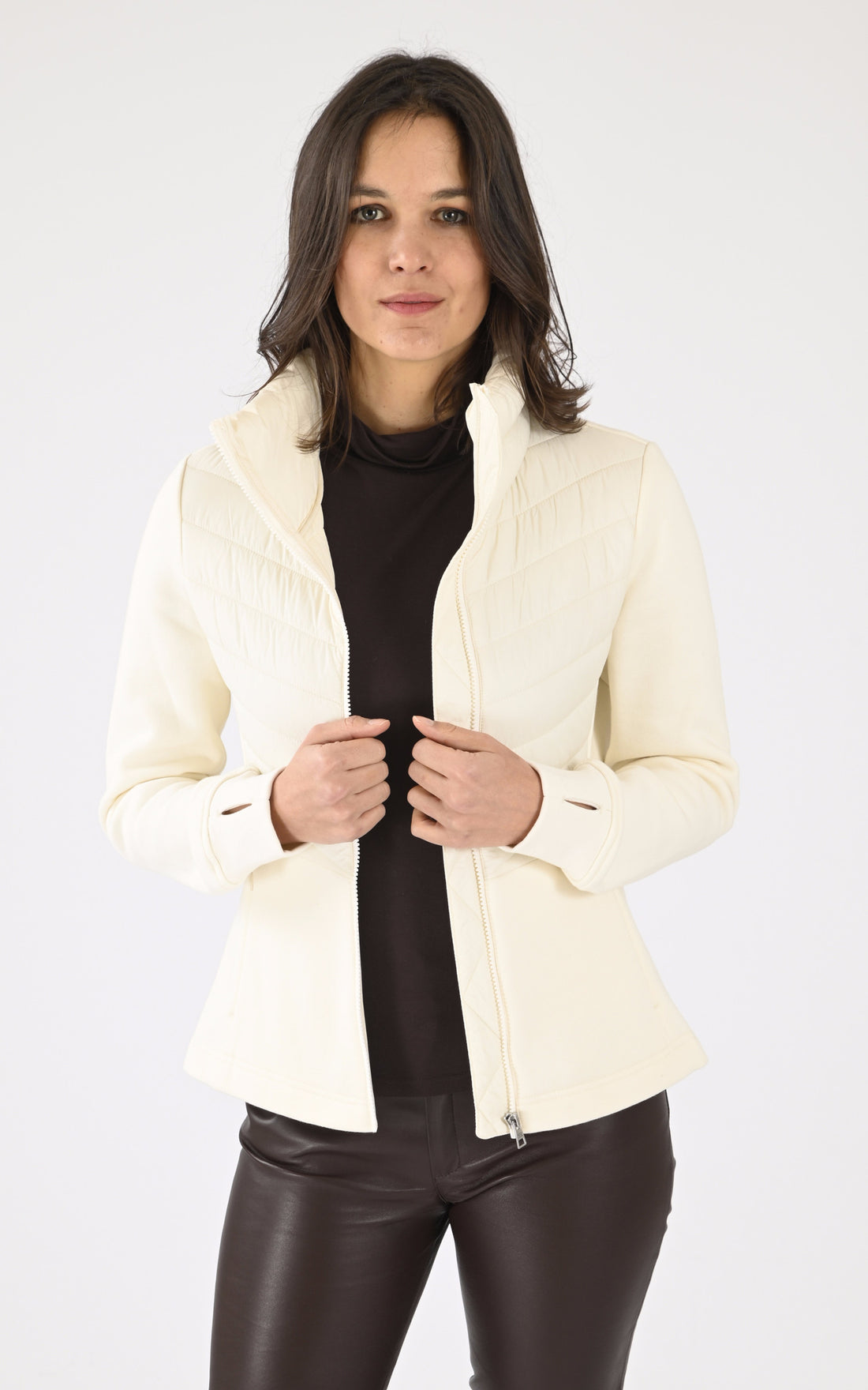 A "ANNICK-N" Crème Soia & Kyo Gilet Femme opened photo