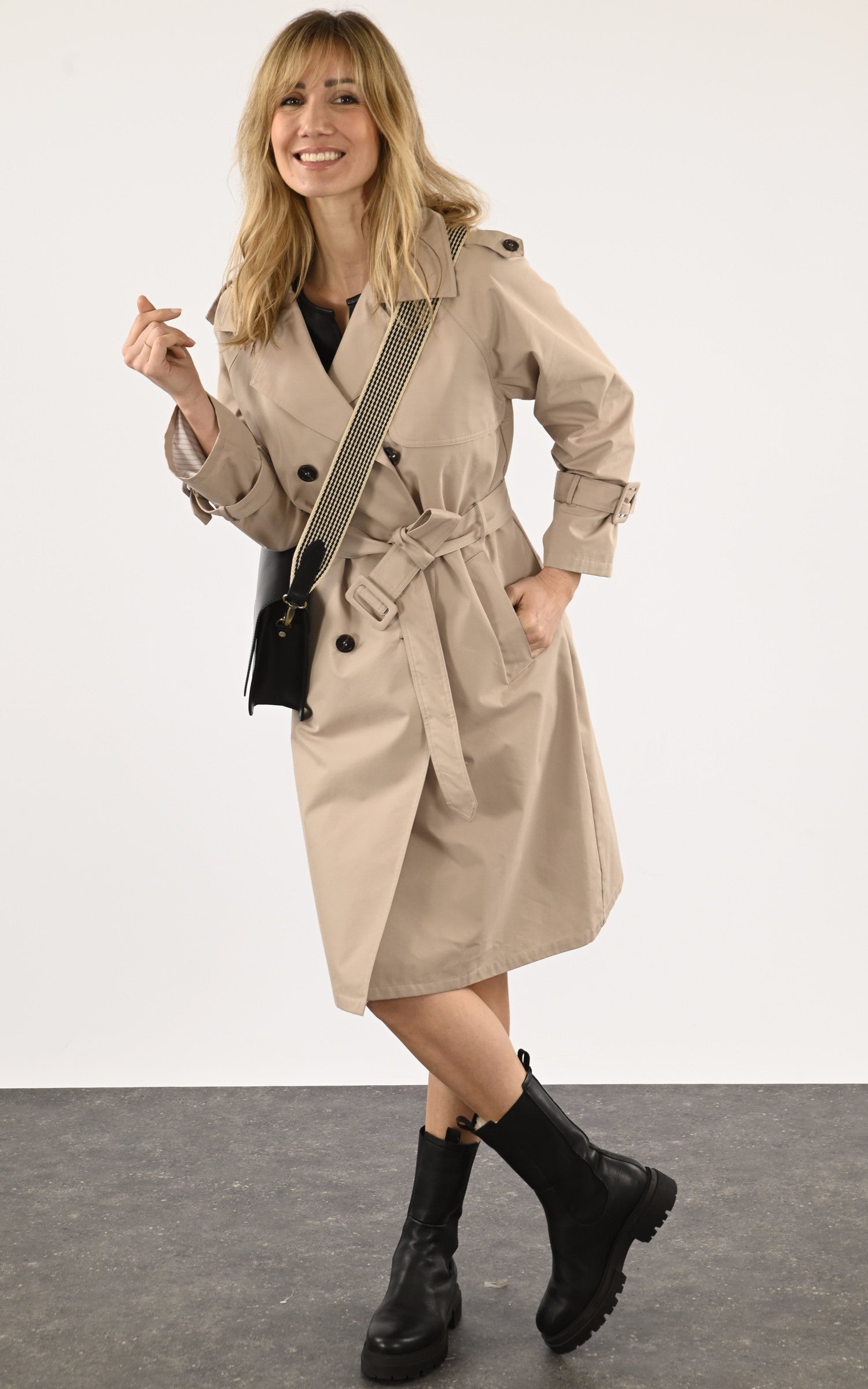A "MULAN 64733" Mastic Oakwood Trench Femme opened photo