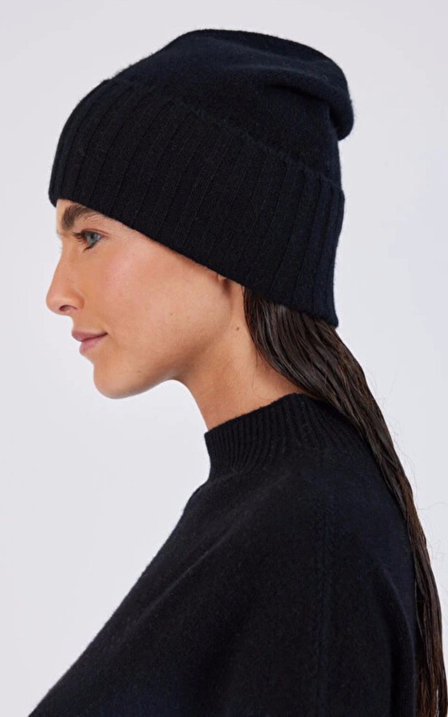 A "DORA 4501030C" Noir Notshy Bonnet Femme closed photo