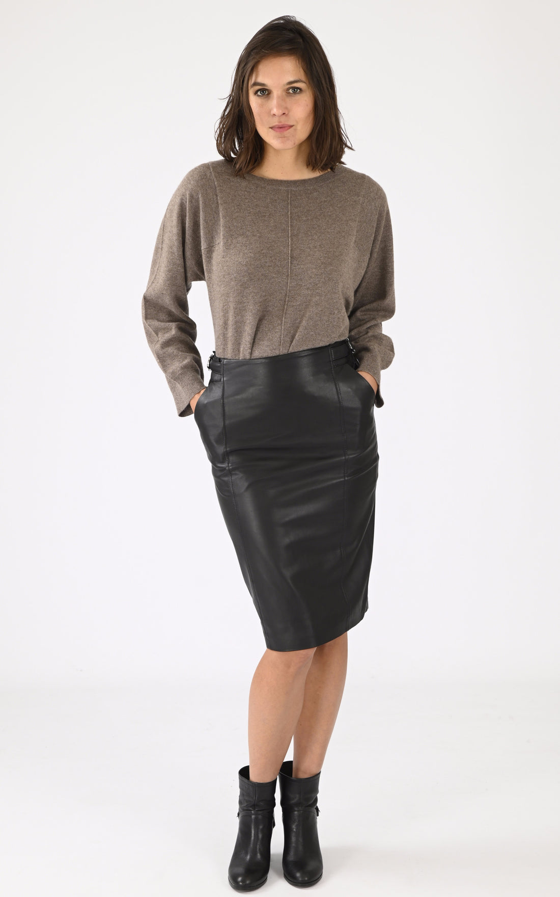 A "NEXT 64916" Noir Oakwood Jupe Femme opened photo