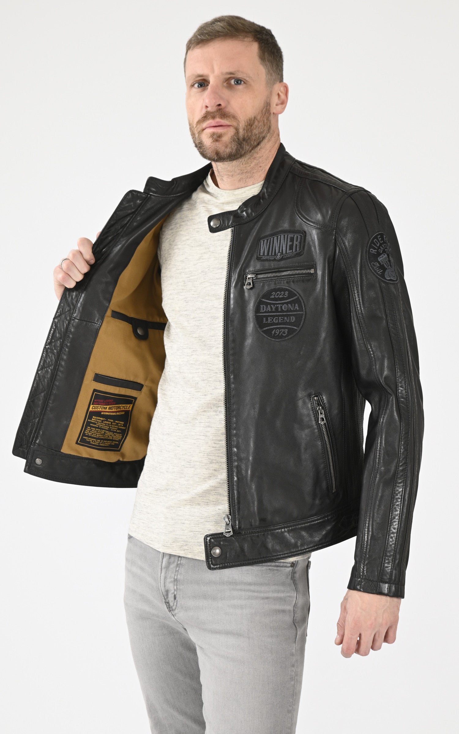 A "WARTBURG 102832" Noir Daytona 73 Blouson Homme interior photo