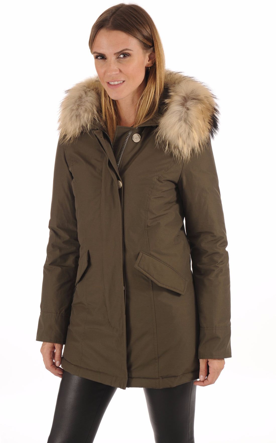 A "ARCTIC PARKA WWOU0538" Kaki Woolrich 3/4 Parka Femme closed photo