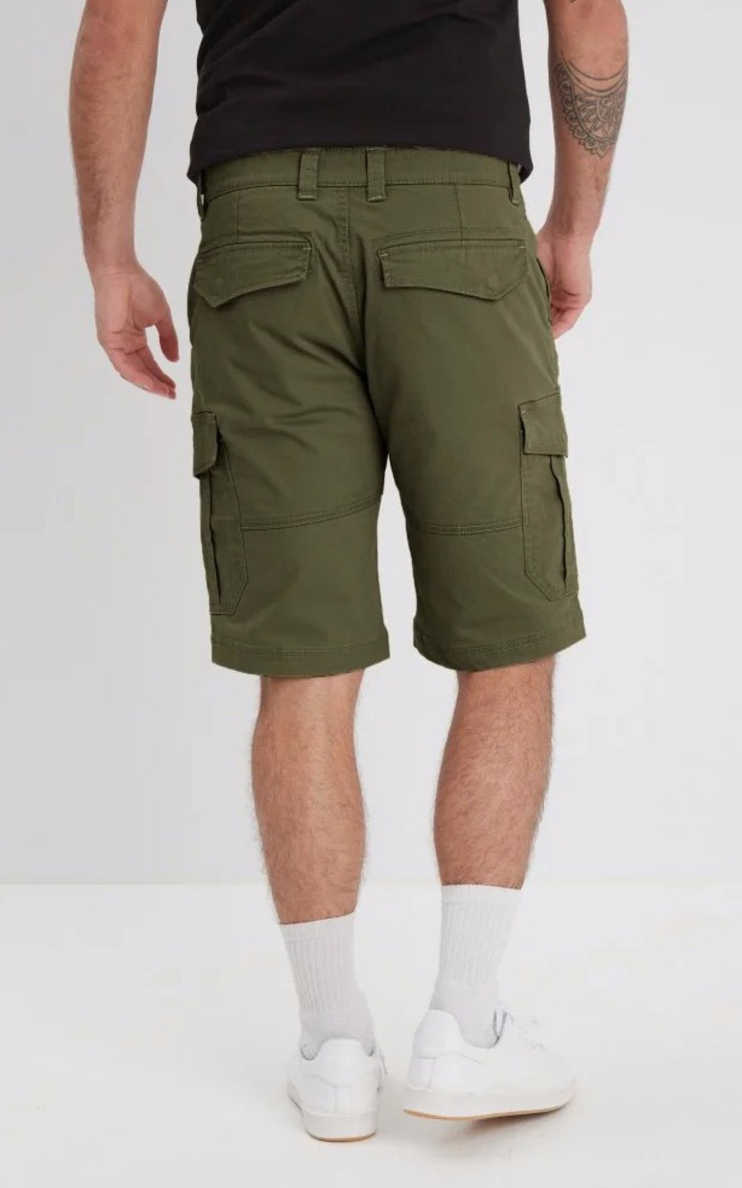 A "CARGO BROKEN TWILL 102221" Kaki Daytona 73 Bermuda Homme closed photo