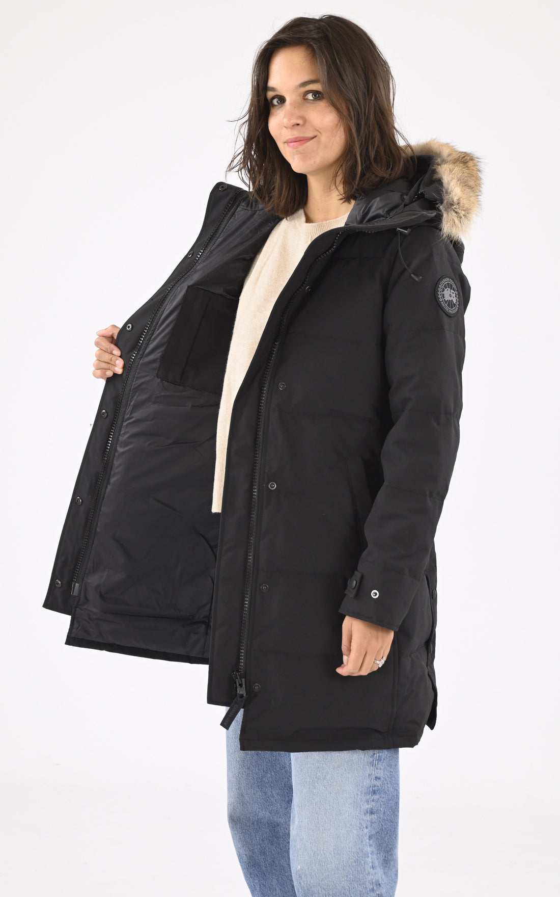 A "SHELBURNE 3802LB" Noir Canada Goose 3/4 Doudoune Femme closed photo