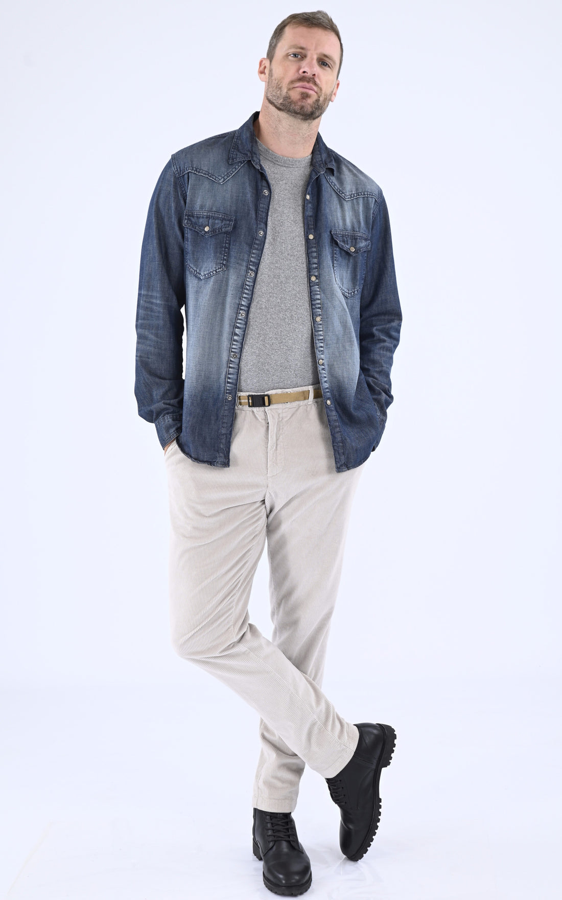 A "24WSU62 181" Gris Clair Whitesand Pantalon Homme closed photo