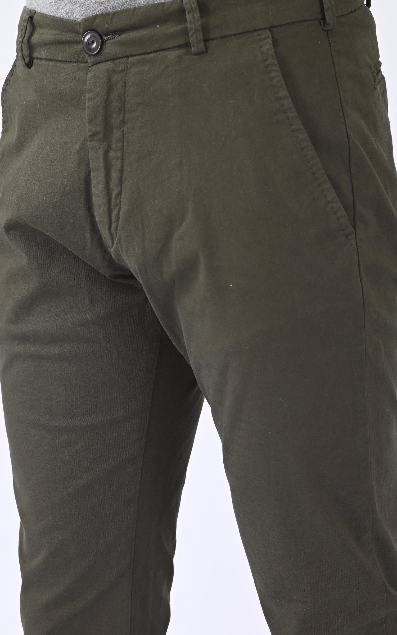 A "TRJO70" Kaki Schott Pantalon Homme details photo