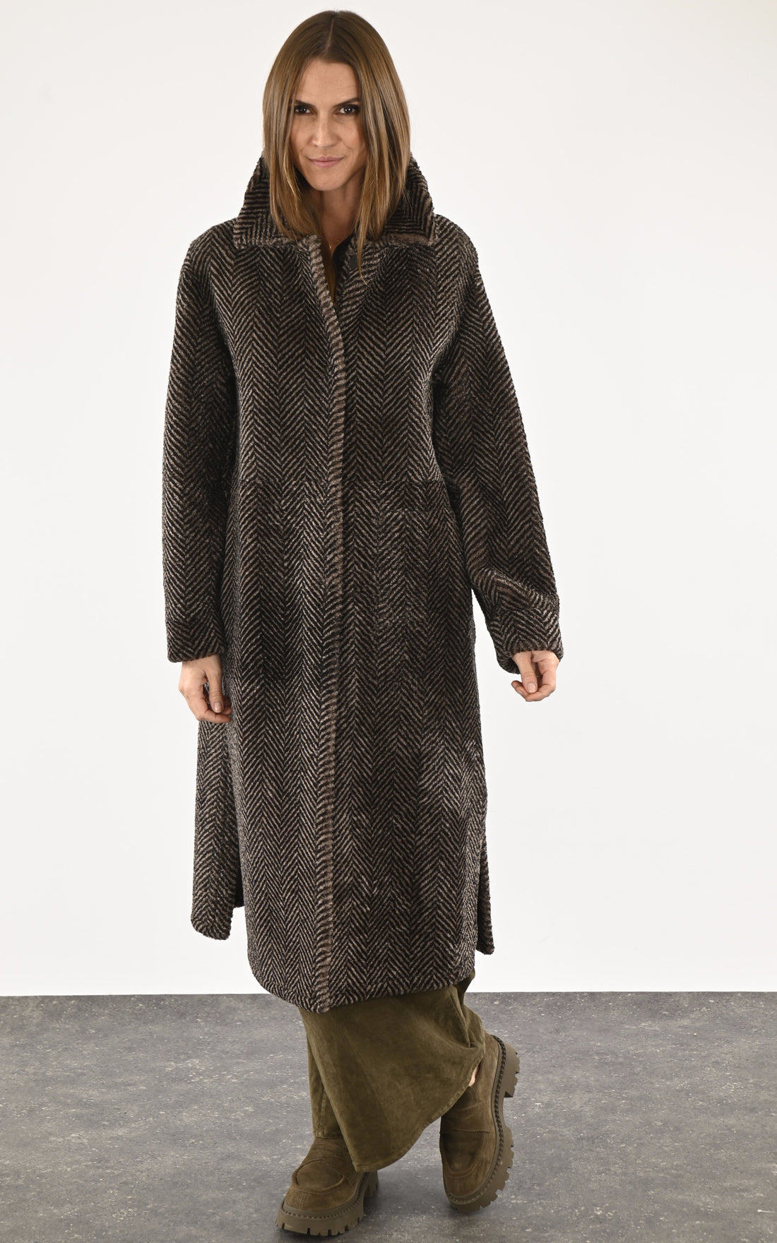 A "23M1115-S19" Marron Manzoni 24 3/4 Femme opened photo