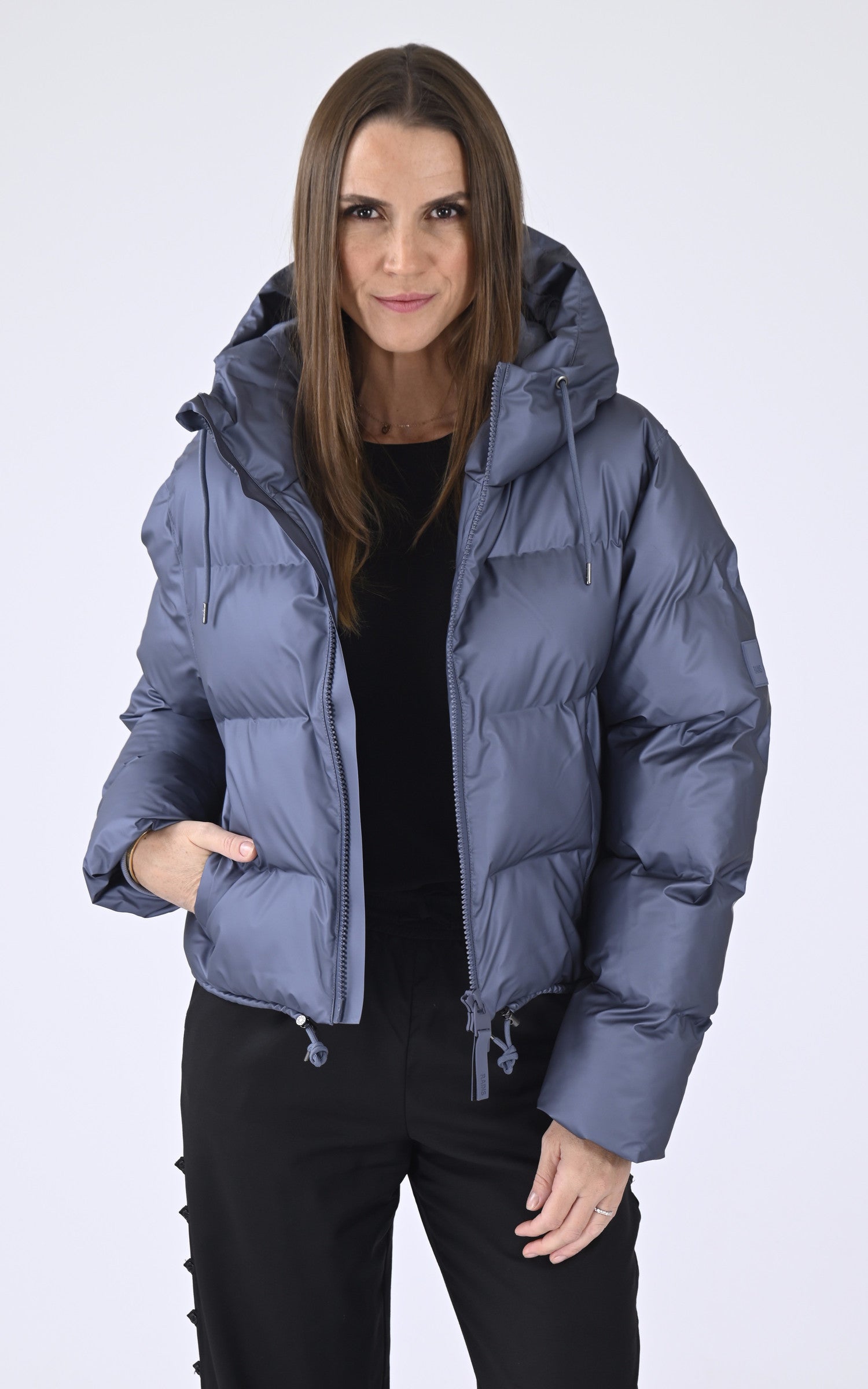 A "15150 ALTA PUFFER JACKET" Bleu Rains 3/4 Doudoune Mixte closed photo 2