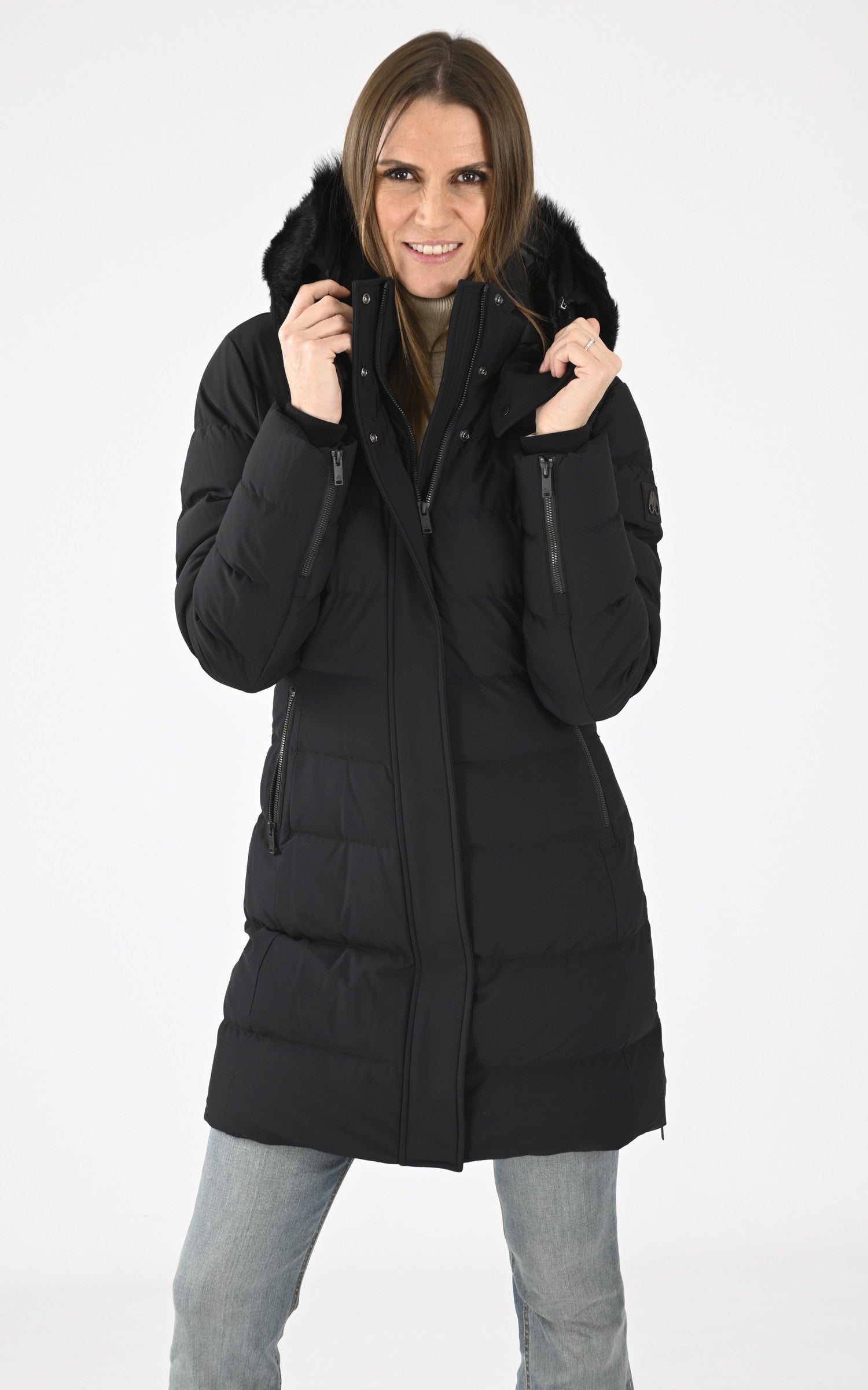 A "WATERSHED SH M34LP228S" Noir Moose Knuckles Ves Doudoune Femme closed photo