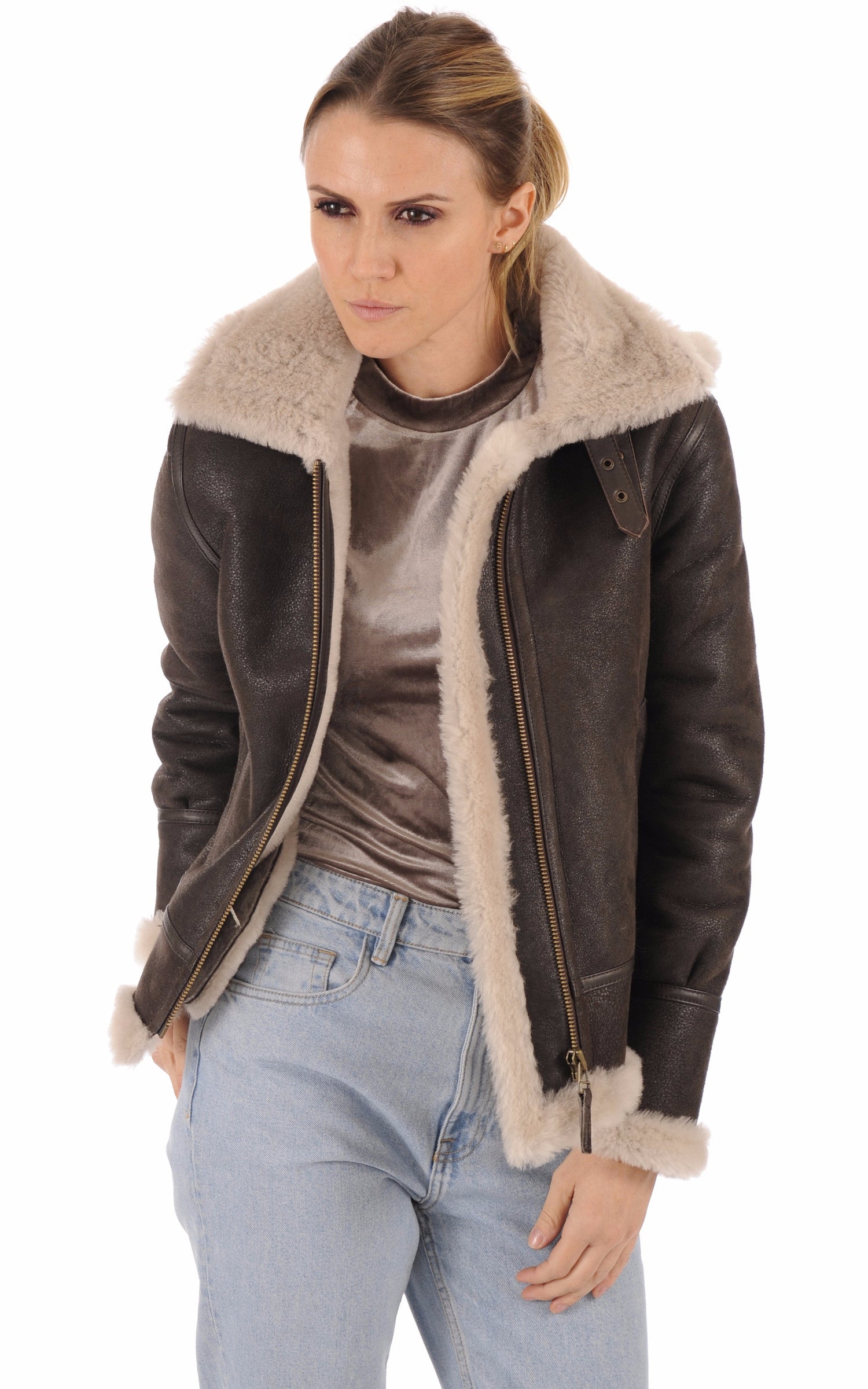 A "BOMBARDIER F" Marron La Canadienne Bombardier Femme closed photo