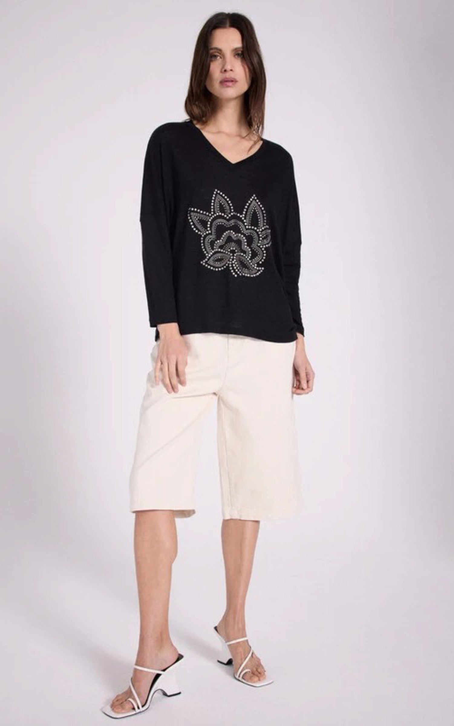 A "NANCEY 4605115" Noir Notshy T-shirt Femme closed photo