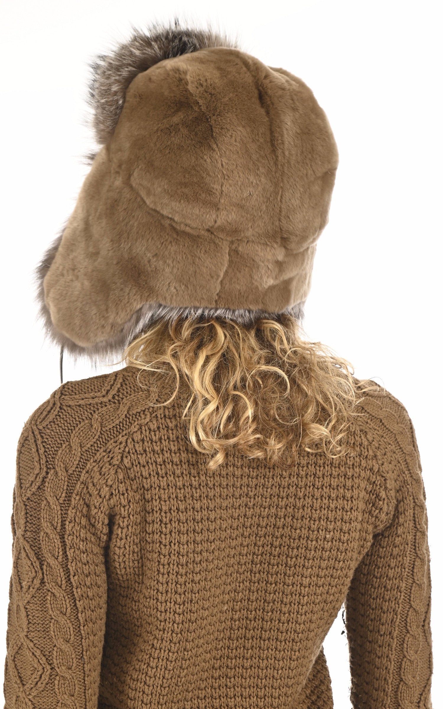 A "USHANKA" Taupe Helma Chapka Femme details photo 5