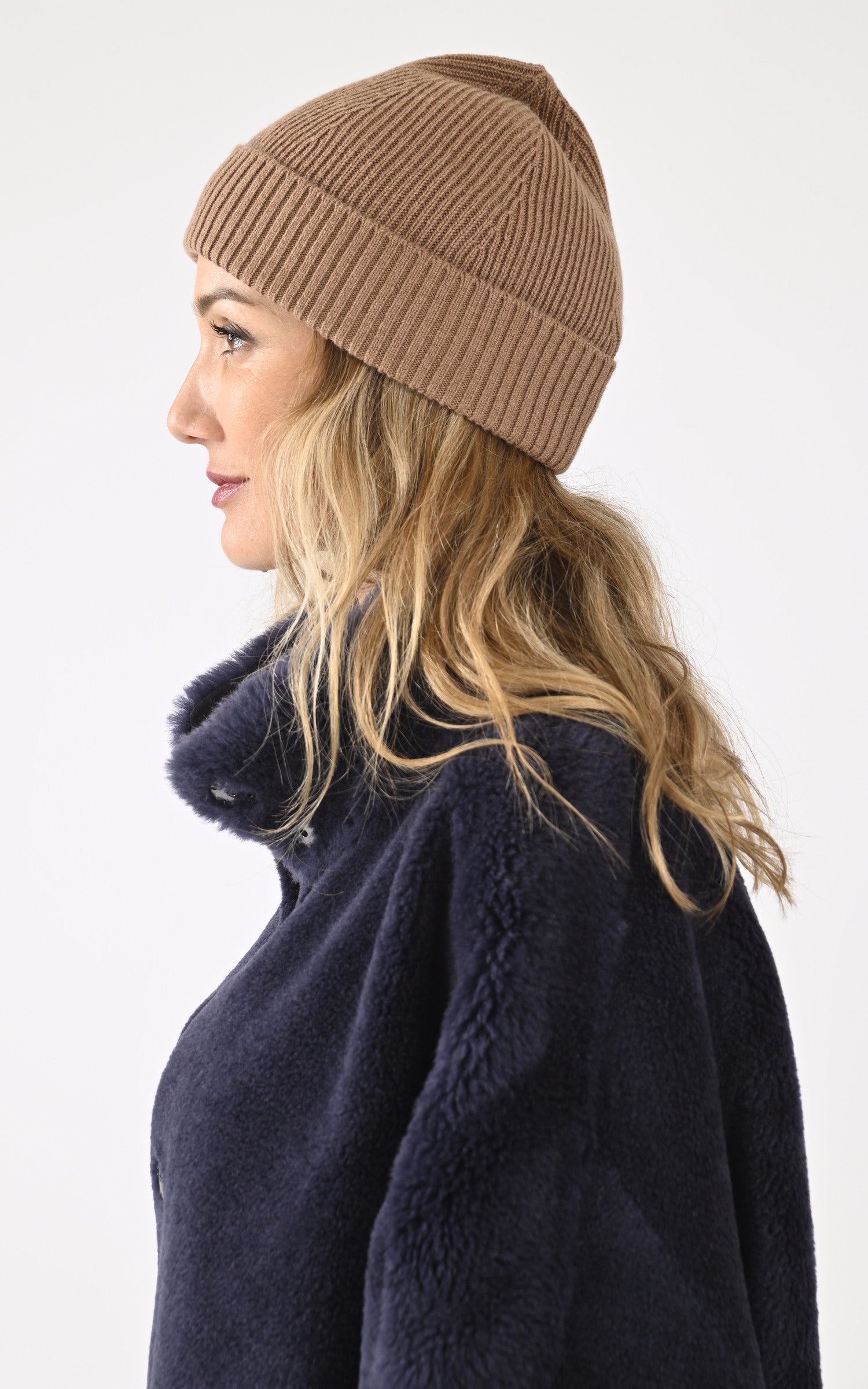 A "BART 64513" Café Oakwood Bonnet Femme closed photo 2