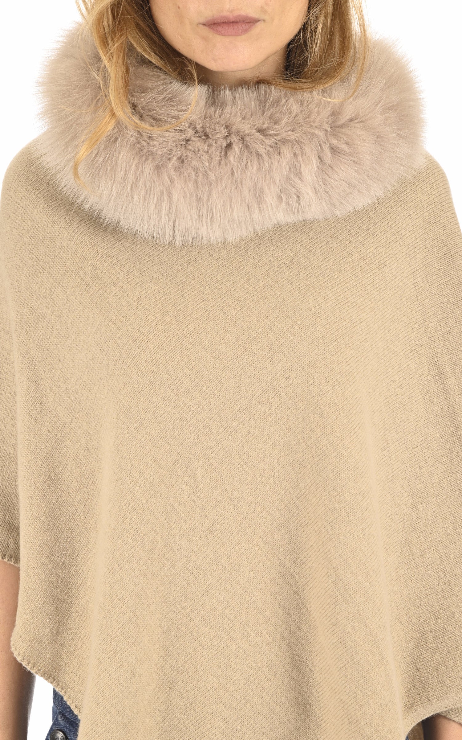 A "540/30" Sable Lea Clement Cape Femme interior photo