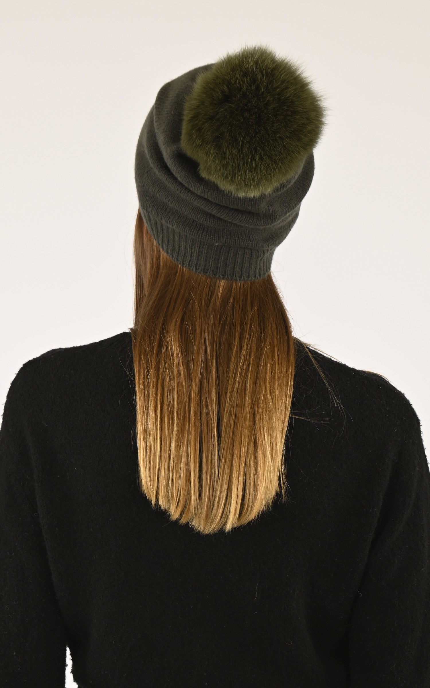 A "540/32" Kaki Lea Clement Bonnet Femme back photo